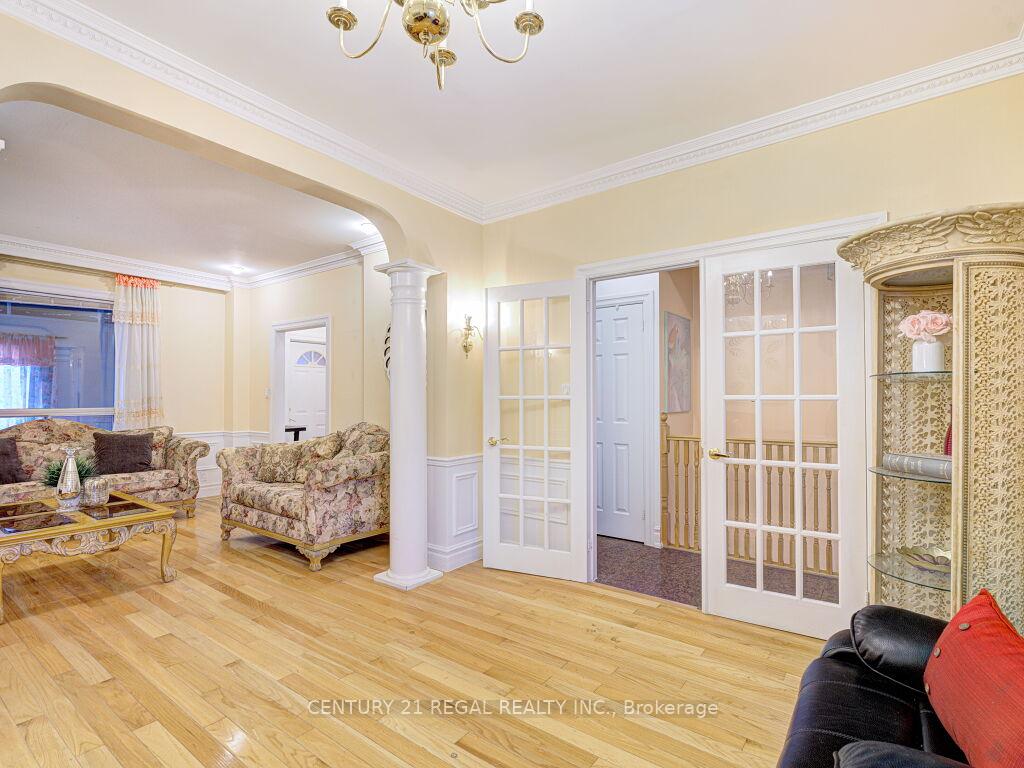 Photo 9 of 11 Midburn Avenue, Toronto, Crescent Town — HOMEH