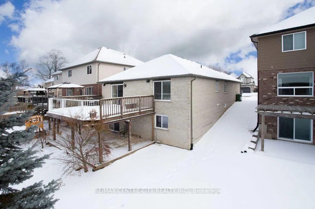 Photo 2 of 12 Peach Tree Boulevard, St. Thomas — HOMEH