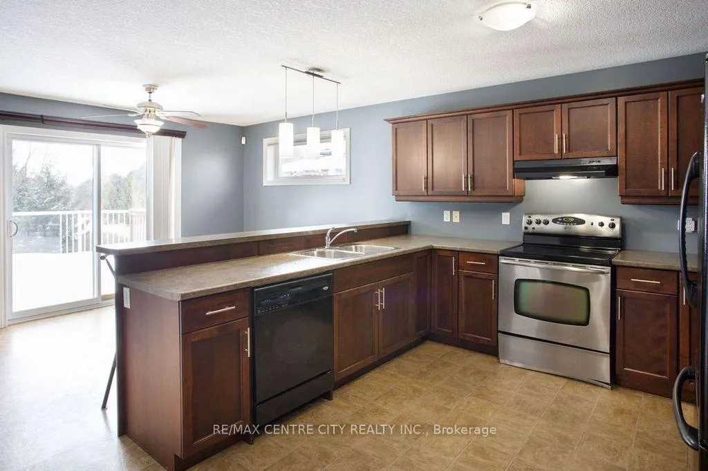 Photo 9 of 12 Peach Tree Boulevard, St. Thomas — HOMEH