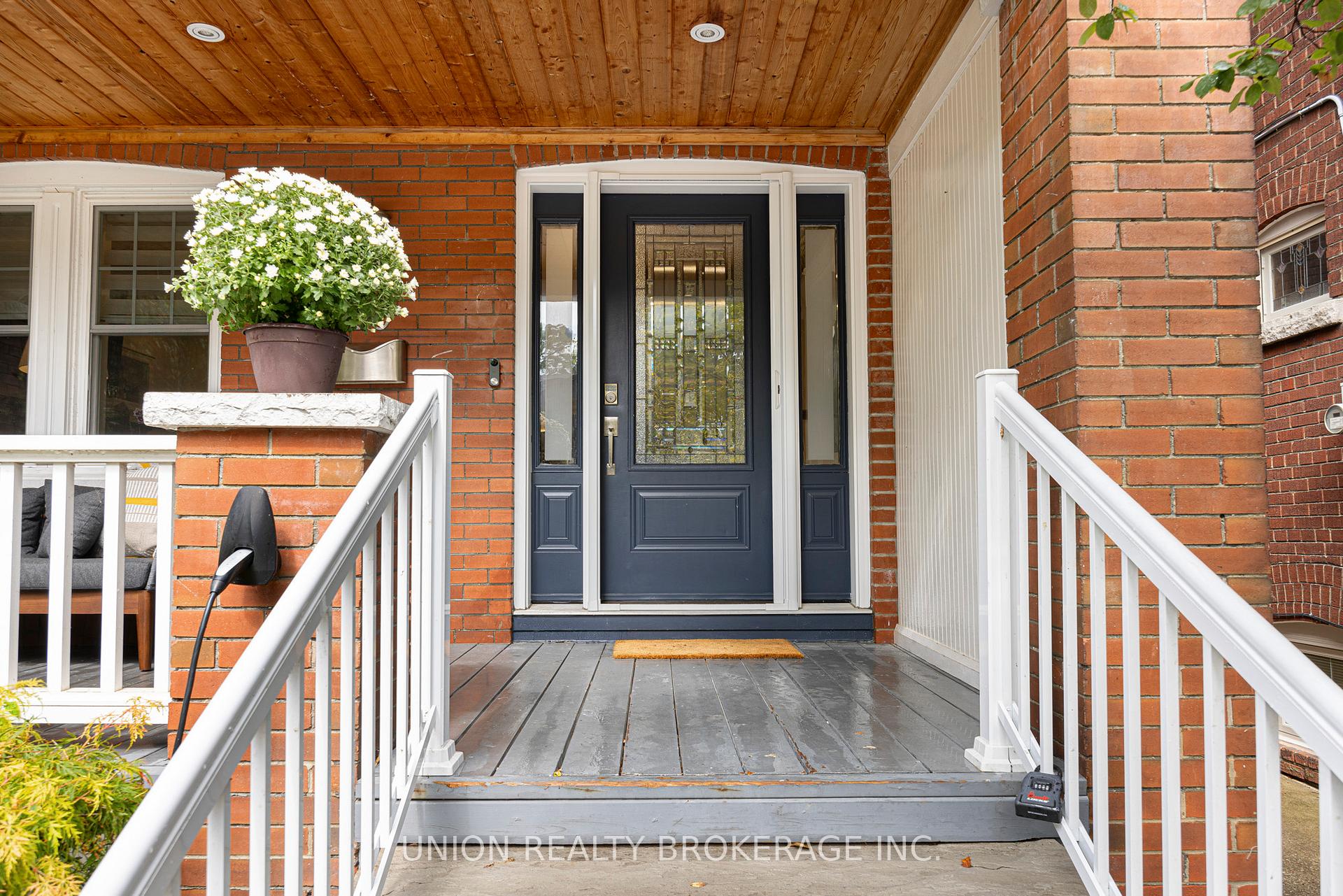 Photo 2 of 10 Selwood Avenue, Toronto, The Beaches — HOMEH