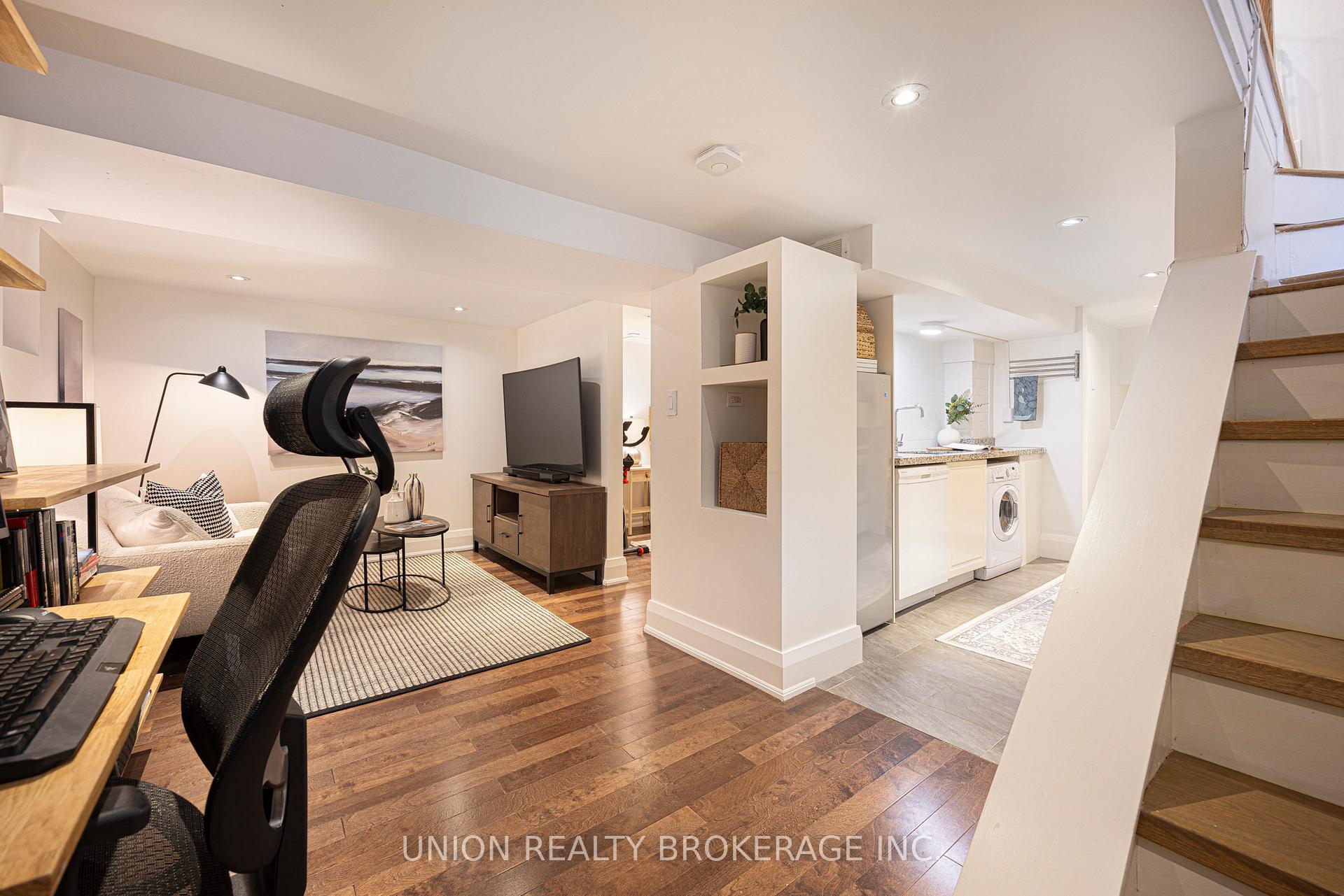 Photo 31 of 10 Selwood Avenue, Toronto, The Beaches — HOMEH