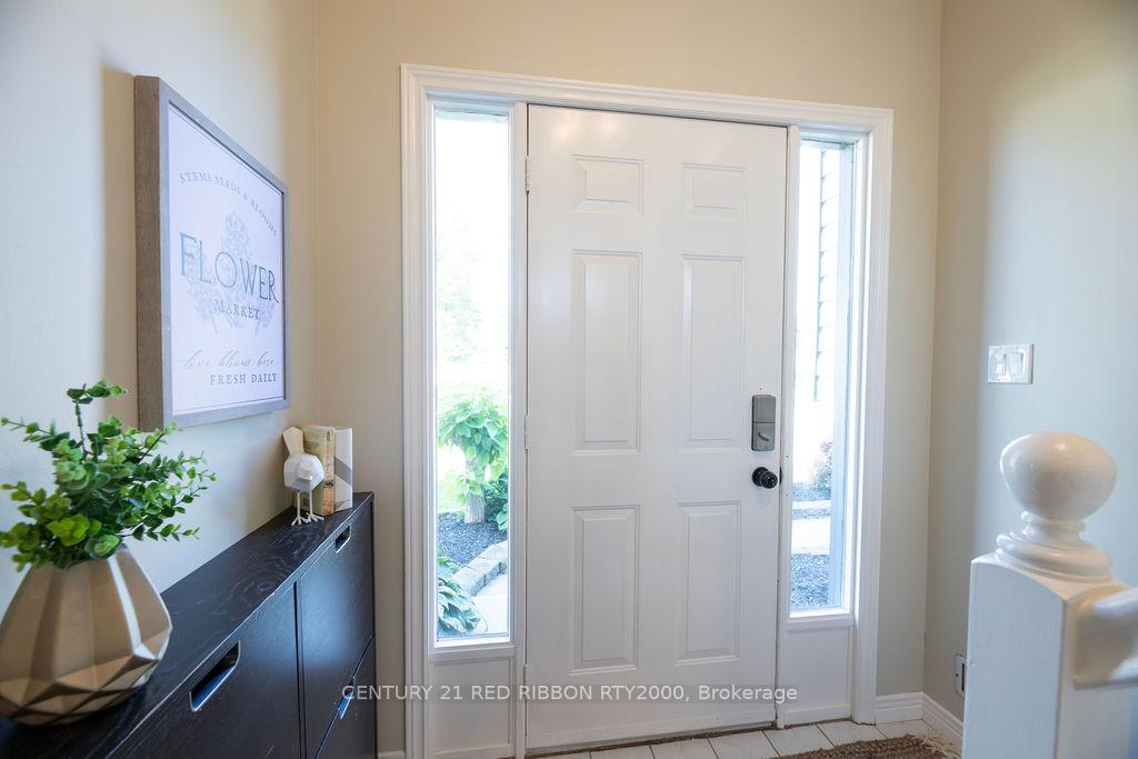 Photo 2 of 152 Beech Street, Strathroy-Caradoc, SW — HOMEH