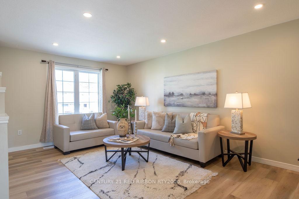 Photo 3 of 152 Beech Street, Strathroy-Caradoc, SW — HOMEH