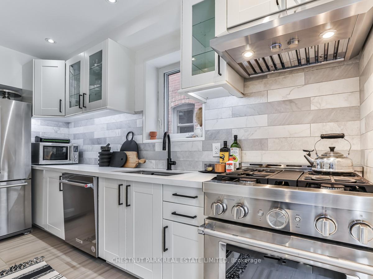 Photo 15 of 54 Standish Avenue, Toronto, Rosedale-Moore Park — HOMEH