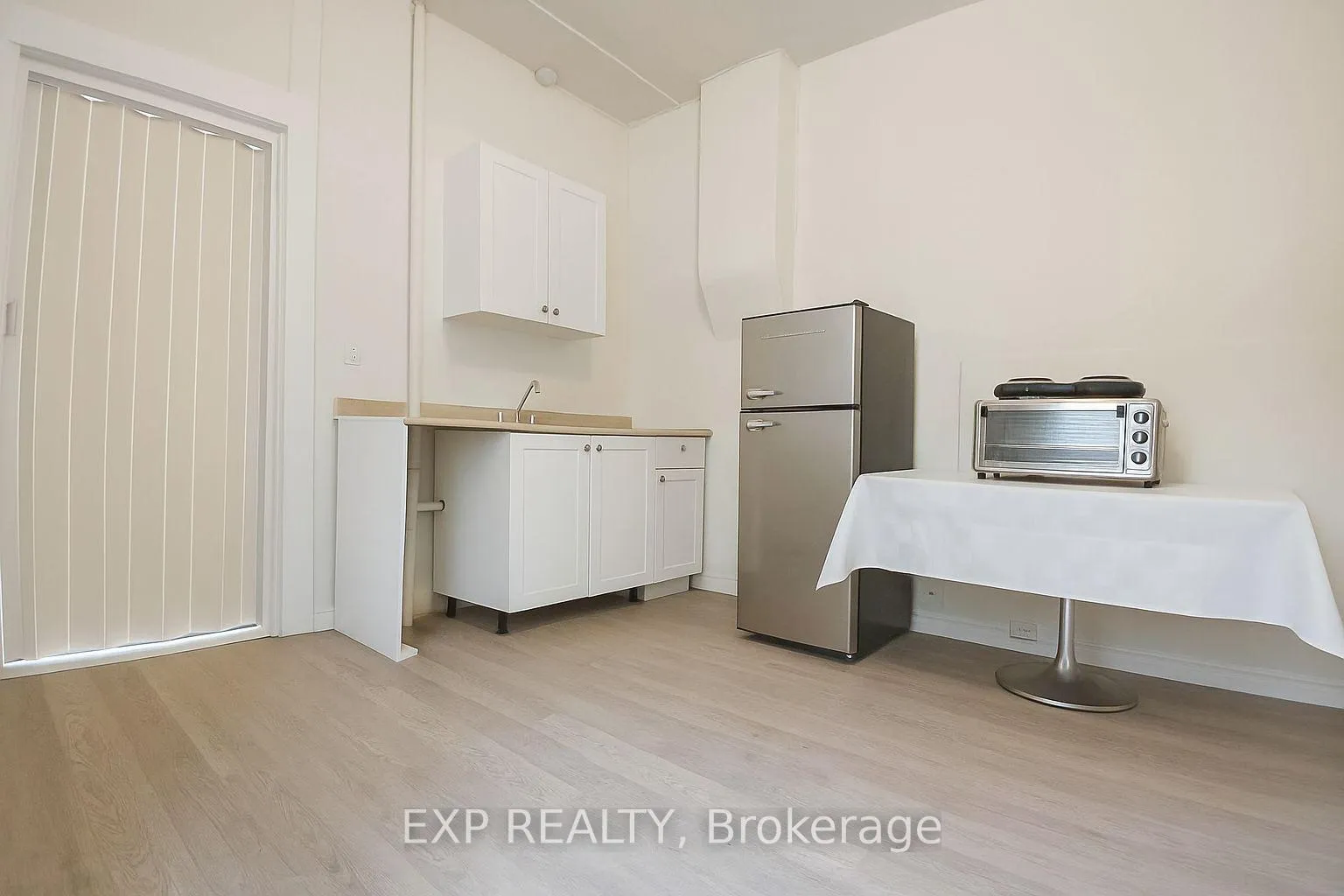 Front of Unit Bachelor, 207 Gamble Avenue