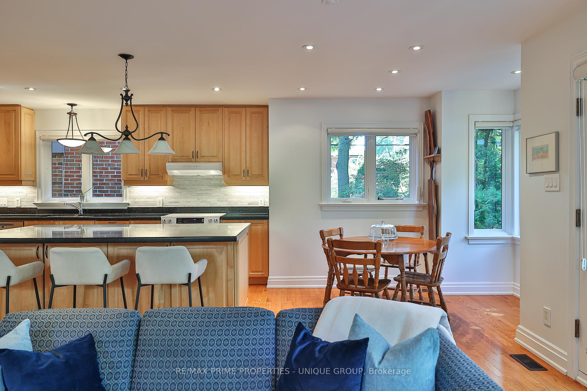 Photo 13 of 4 Tanager Avenue, Toronto, Leaside — HOMEH
