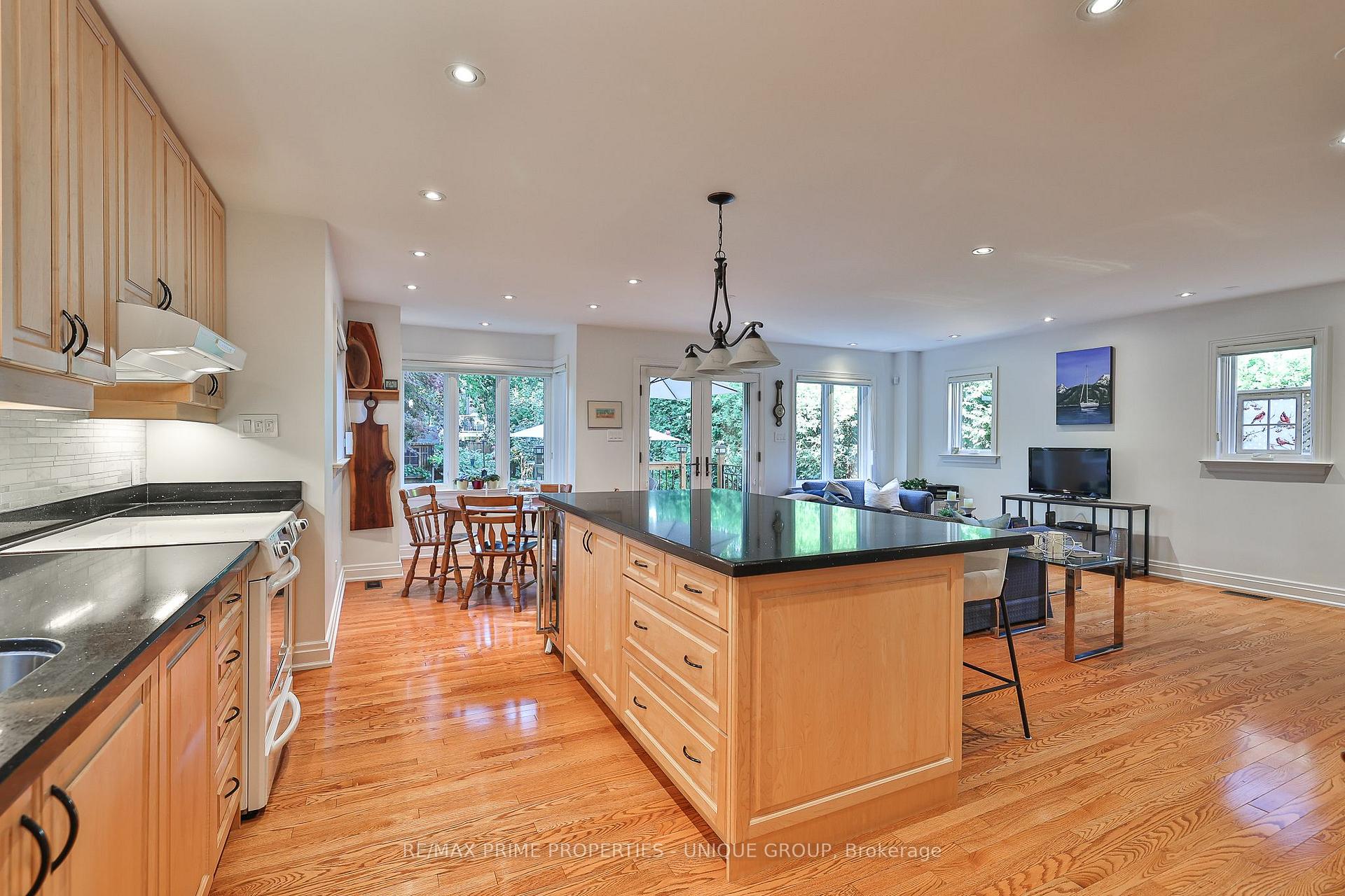 Photo 18 of 4 Tanager Avenue, Toronto, Leaside — HOMEH