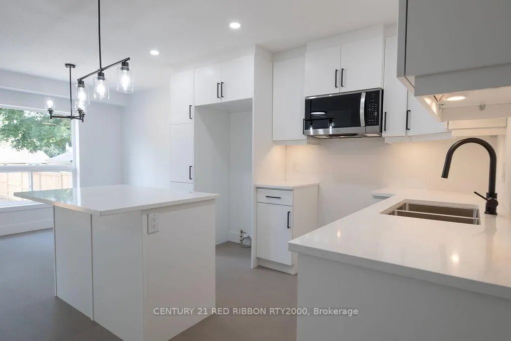 Photo 4 of 122 Burns Street, Strathroy-Caradoc, SW — HOMEH