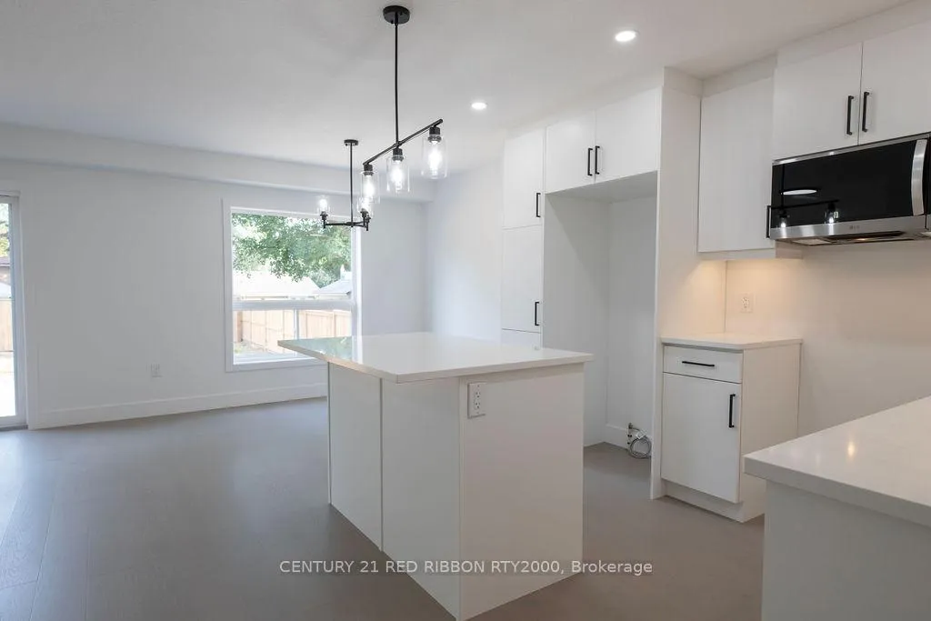 Photo 5 of 122 Burns Street, Strathroy-Caradoc, SW — HOMEH