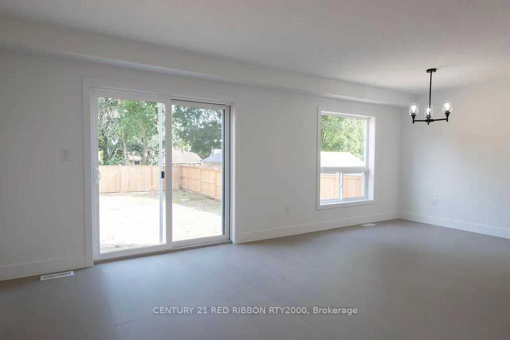 Photo 10 of 122 Burns Street, Strathroy-Caradoc, SW — HOMEH