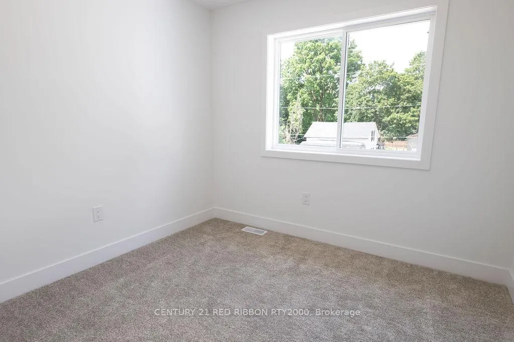 Photo 19 of 122 Burns Street, Strathroy-Caradoc, SW — HOMEH