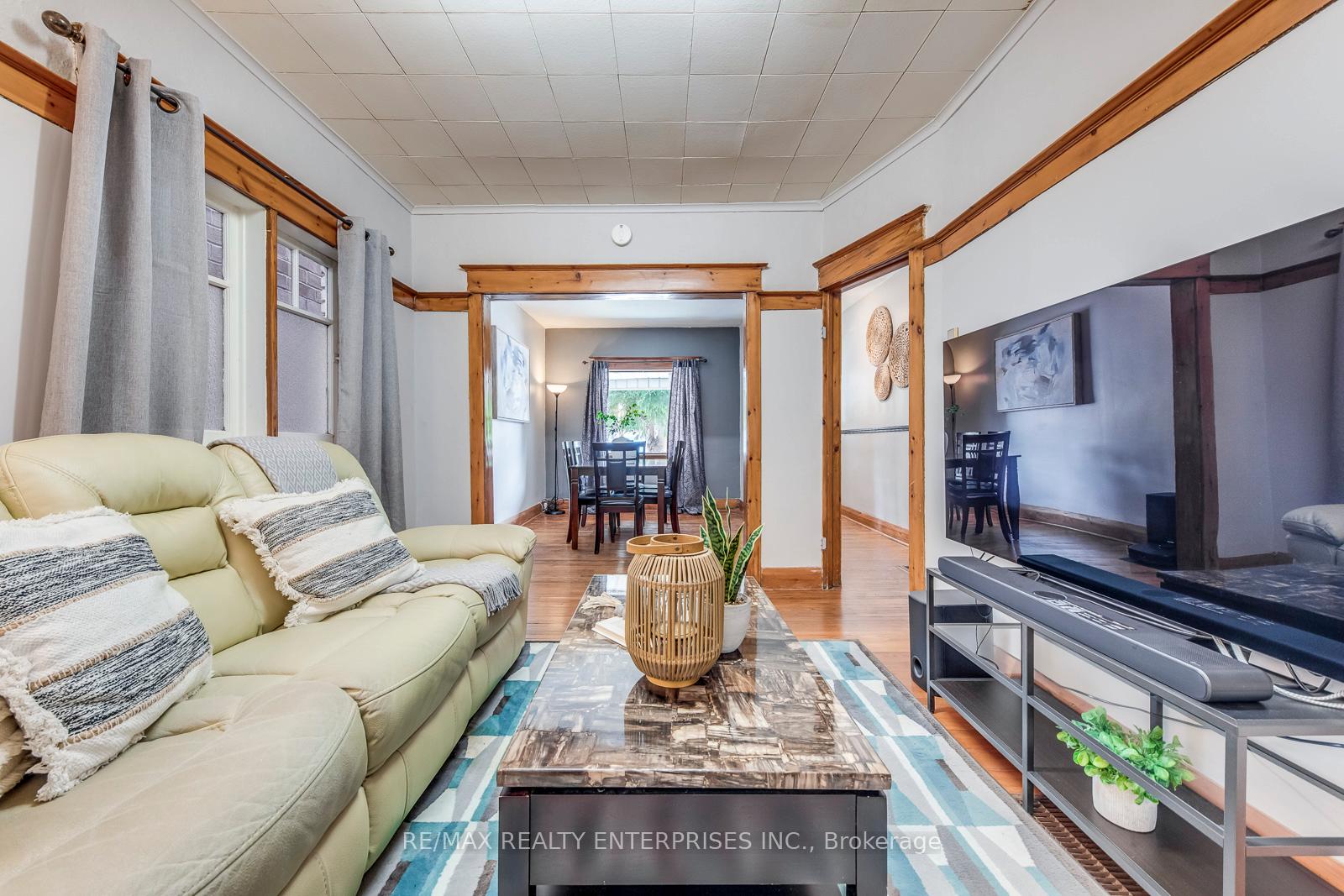 Photo 7 of 370 Coxwell Avenue, Toronto, Greenwood-Coxwell — HOMEH