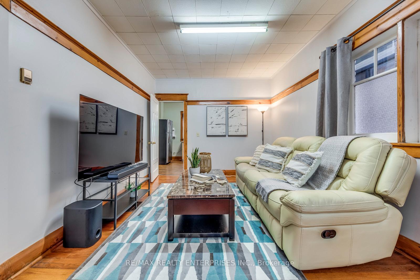 Photo 8 of 370 Coxwell Avenue, Toronto, Greenwood-Coxwell — HOMEH