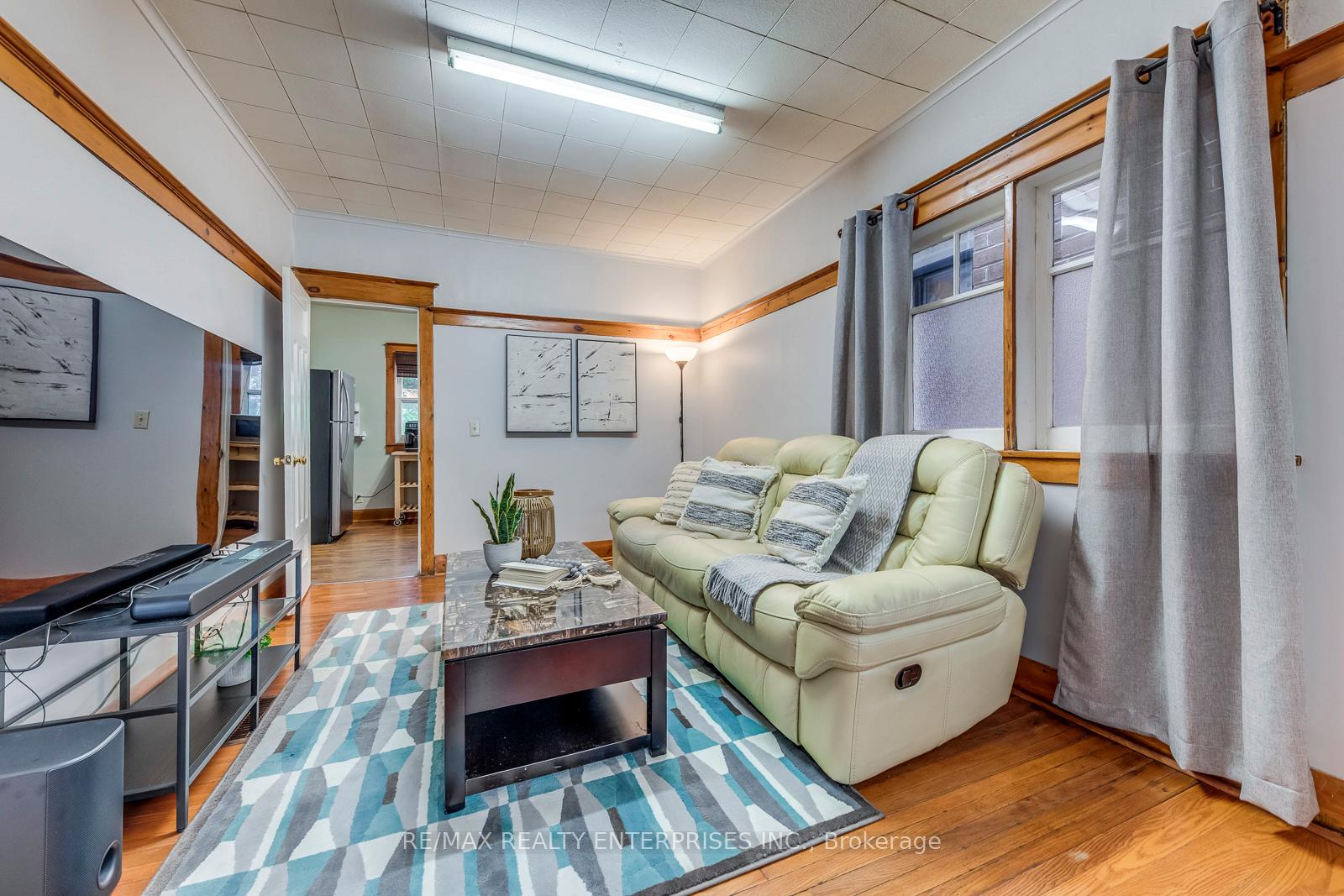 Photo 9 of 370 Coxwell Avenue, Toronto, Greenwood-Coxwell — HOMEH
