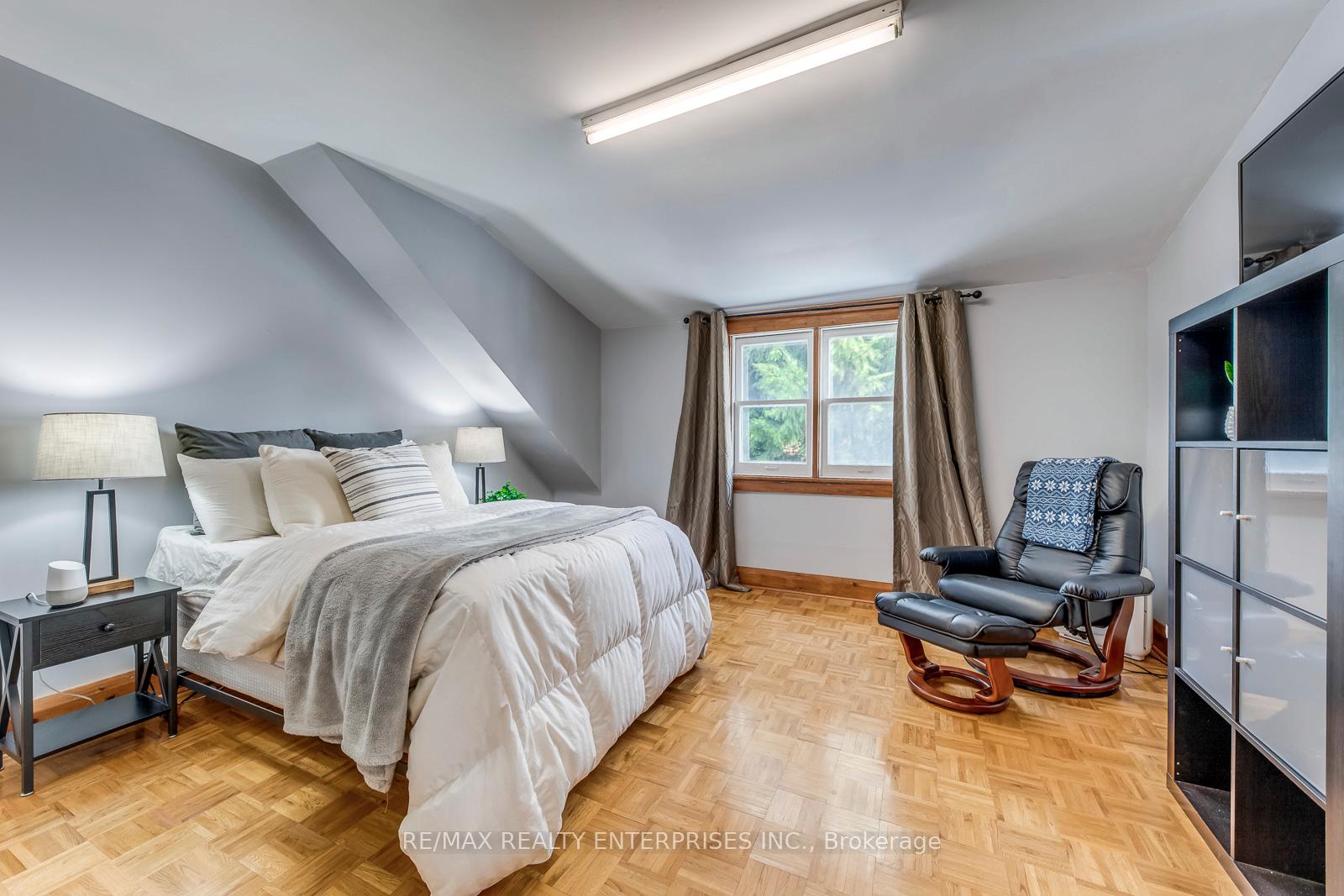 Photo 14 of 370 Coxwell Avenue, Toronto, Greenwood-Coxwell — HOMEH