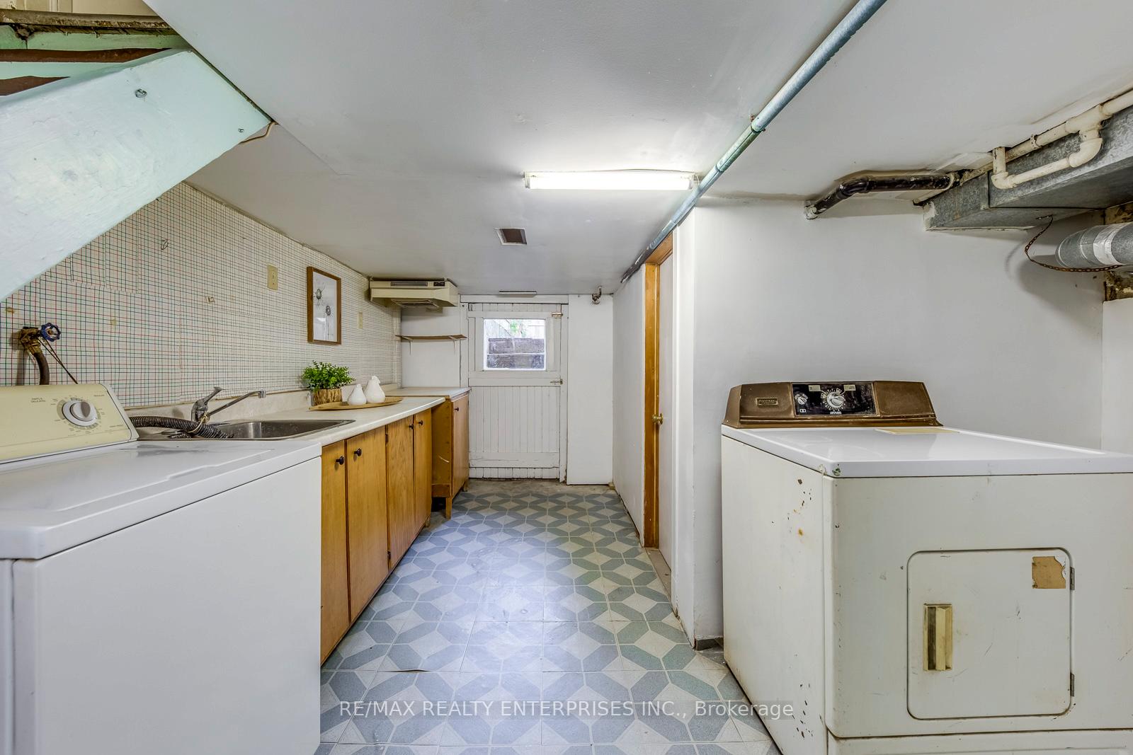 Photo 19 of 370 Coxwell Avenue, Toronto, Greenwood-Coxwell — HOMEH
