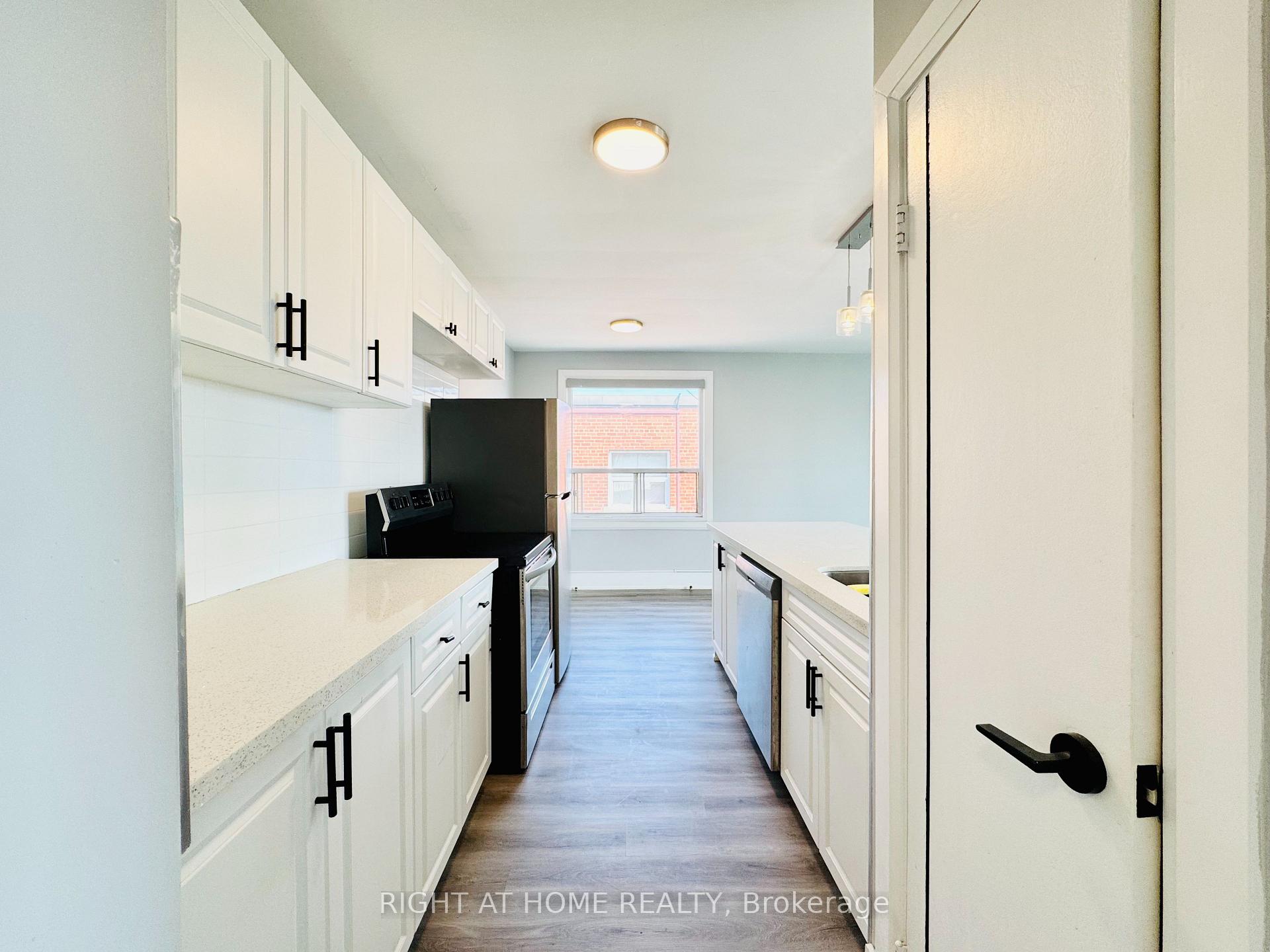 Photo 6 of Unit 302, 896 Eglinton Avenue E, Toronto, Leaside — HOMEH