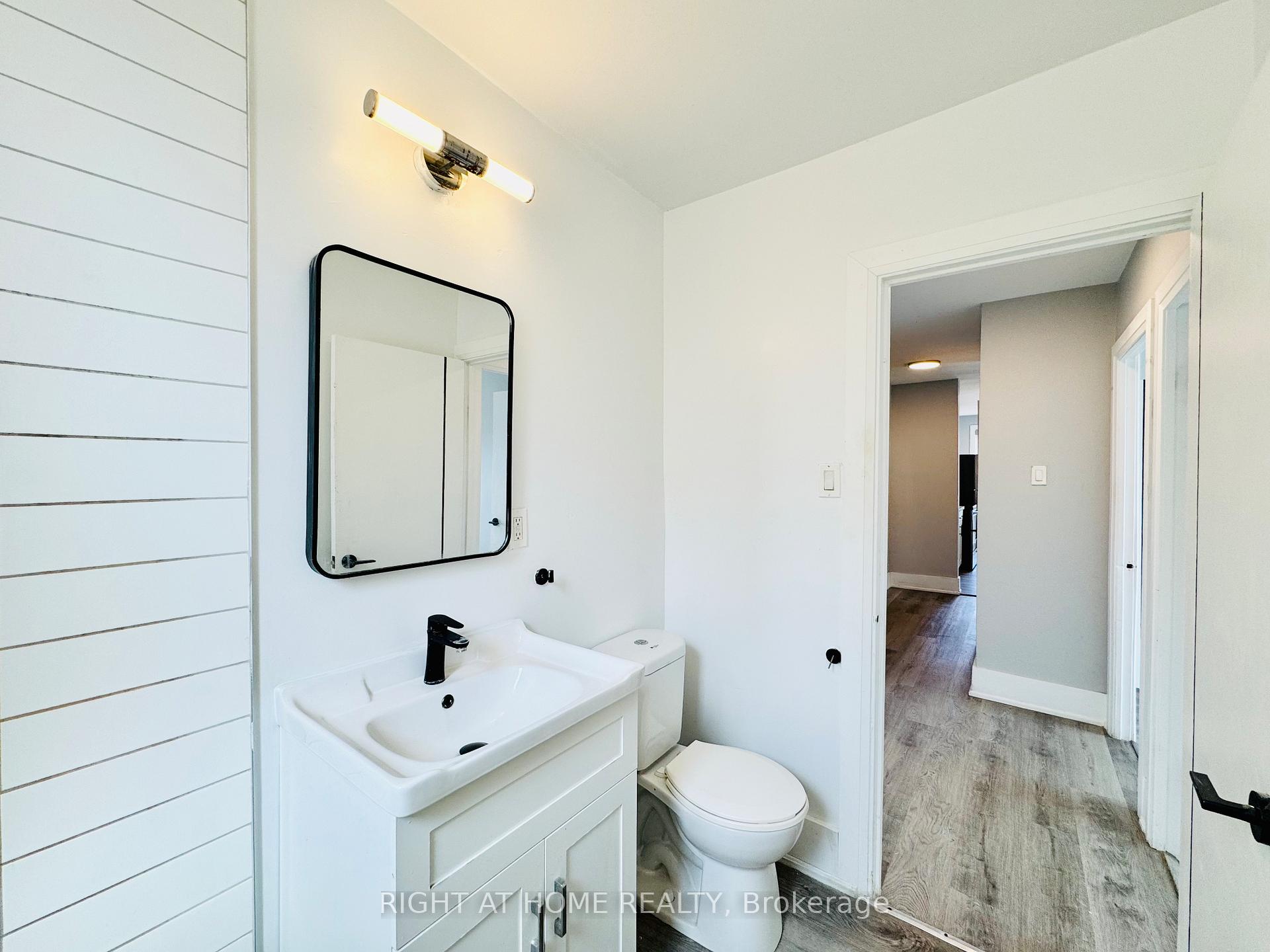 Photo 7 of Unit 302, 896 Eglinton Avenue E, Toronto, Leaside — HOMEH