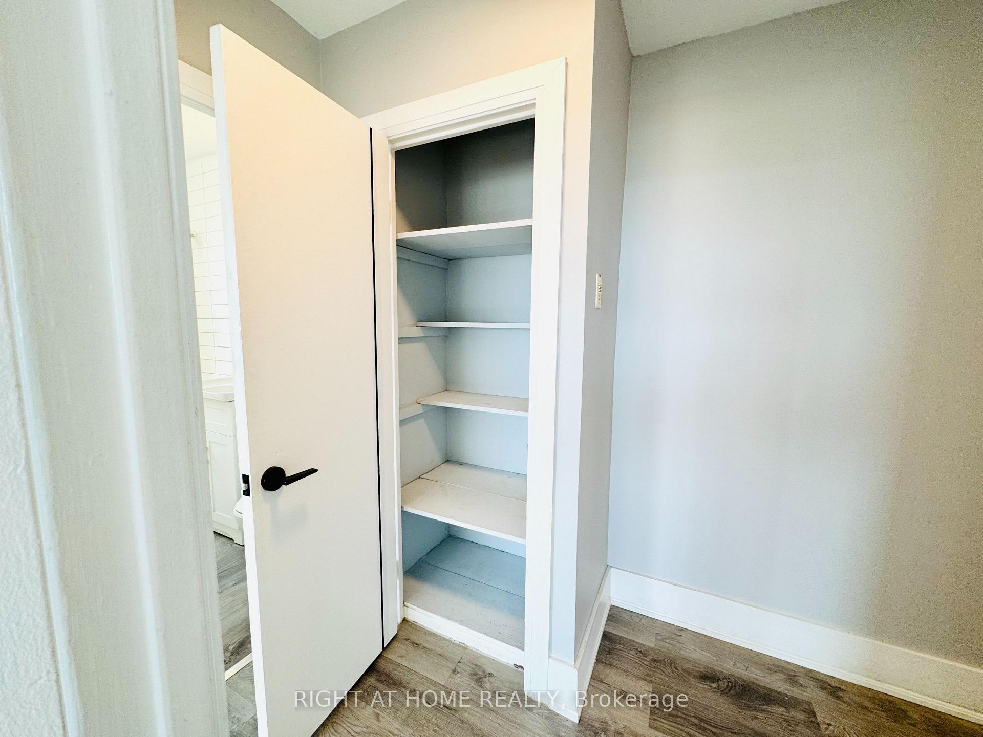 Photo 13 of Unit 302, 896 Eglinton Avenue E, Toronto, Leaside — HOMEH