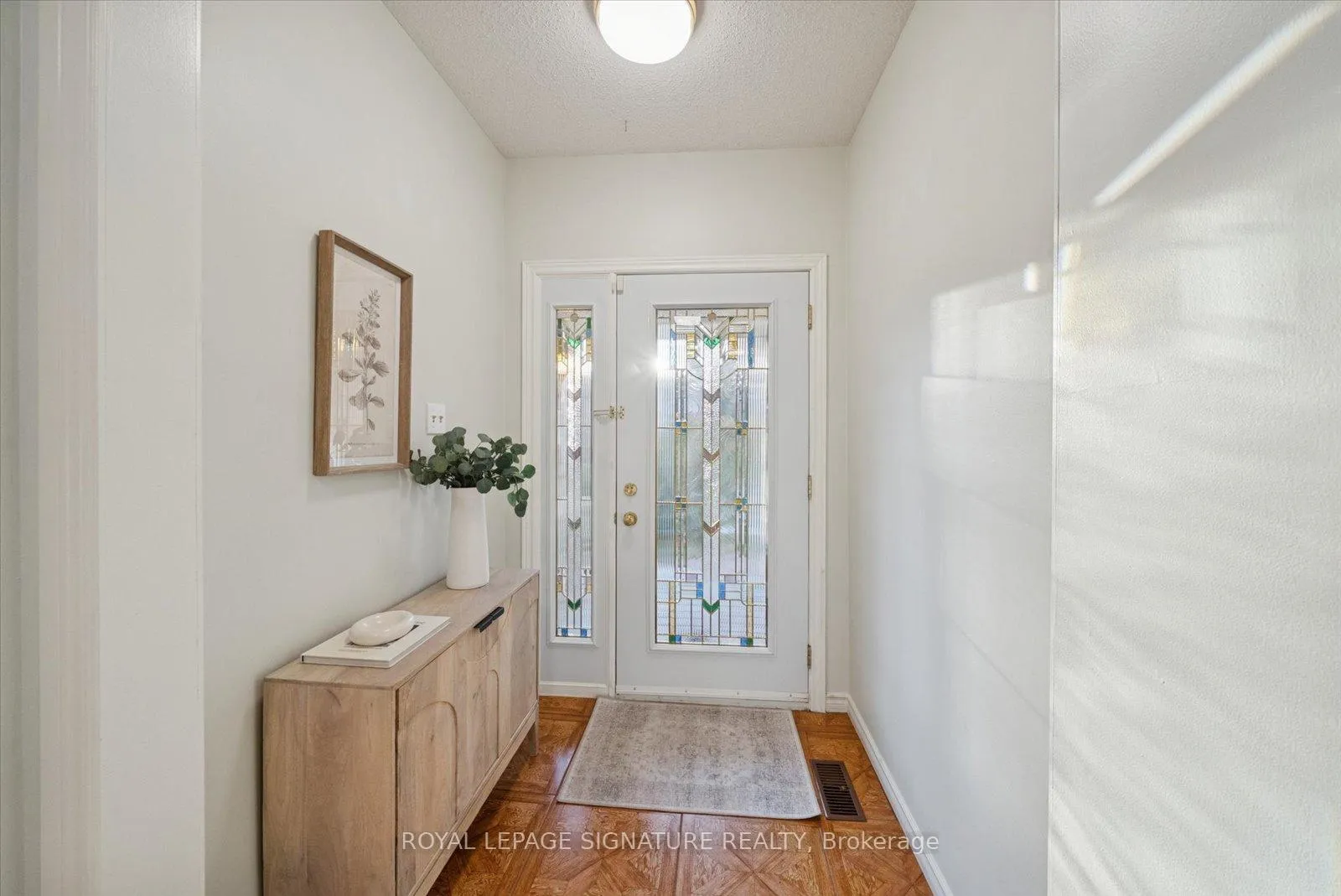Photo 3 of 2015 Lynn Heights Drive, Pickering, Liverpool — HOMEH