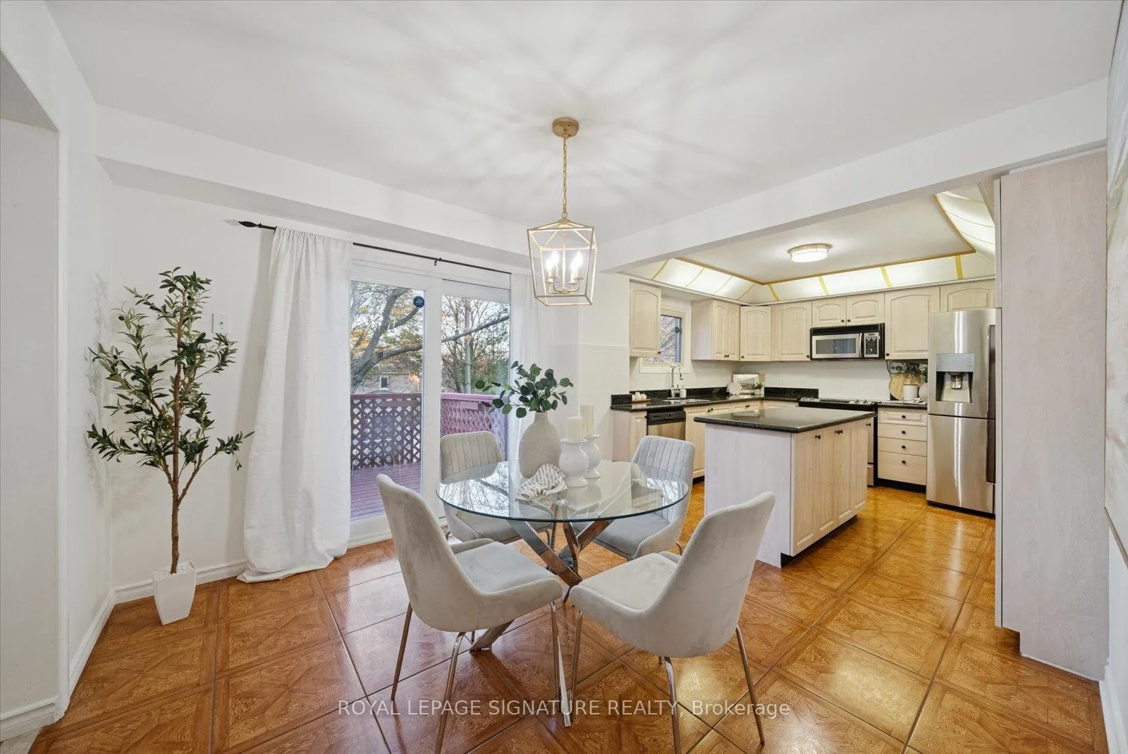 Photo 11 of 2015 Lynn Heights Drive, Pickering, Liverpool — HOMEH
