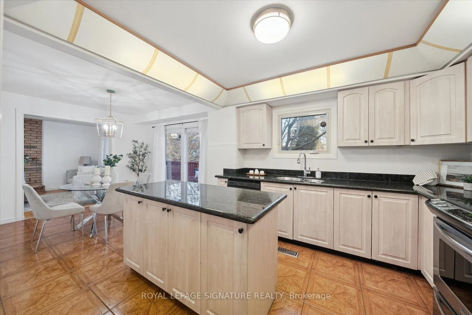 Photo 12 of 2015 Lynn Heights Drive, Pickering, Liverpool — HOMEH