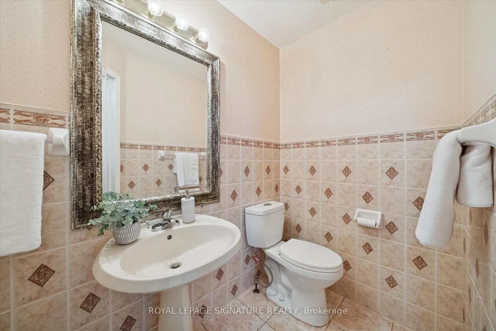 Photo 16 of 2015 Lynn Heights Drive, Pickering, Liverpool — HOMEH