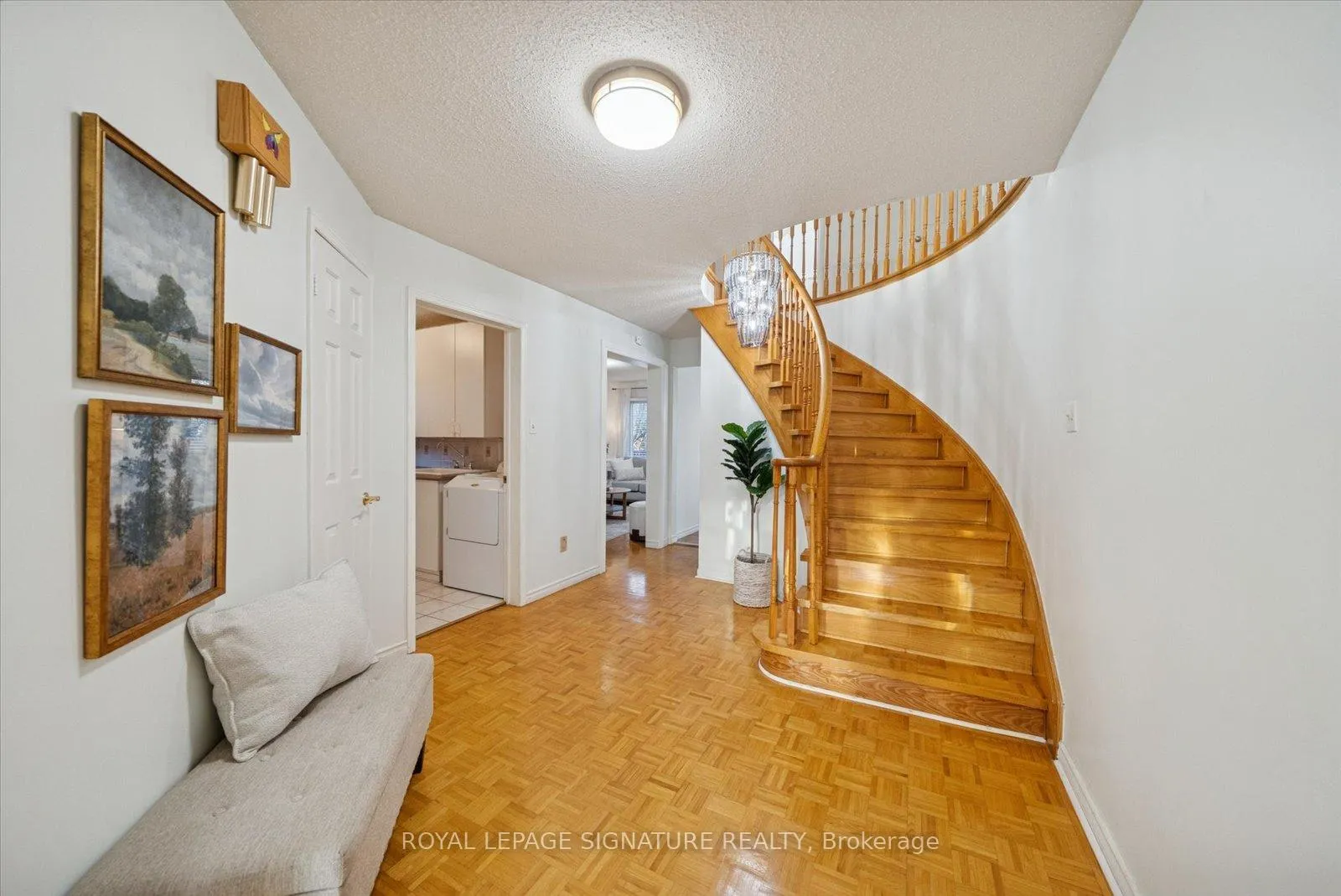 Photo 18 of 2015 Lynn Heights Drive, Pickering, Liverpool — HOMEH