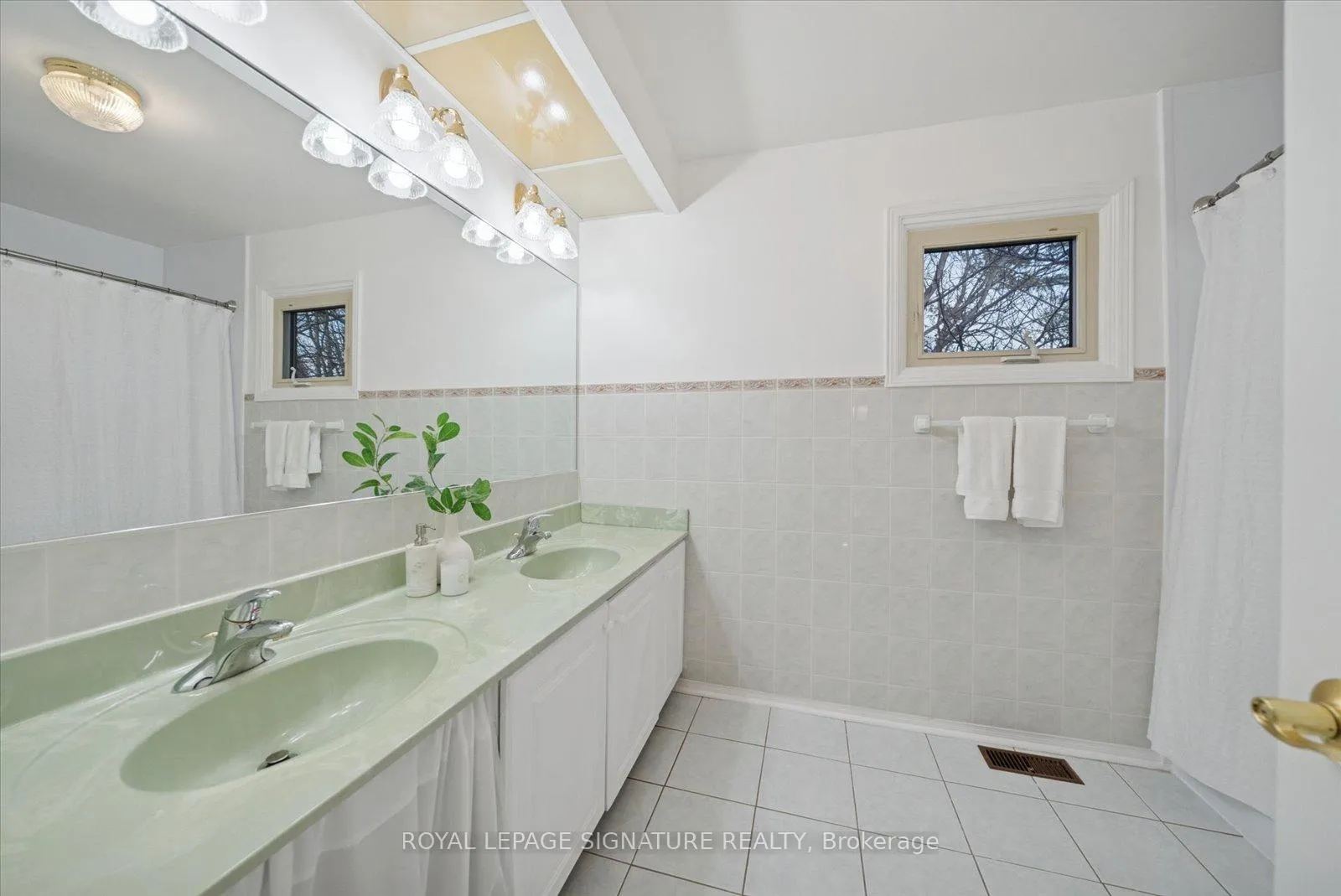 Photo 30 of 2015 Lynn Heights Drive, Pickering, Liverpool — HOMEH