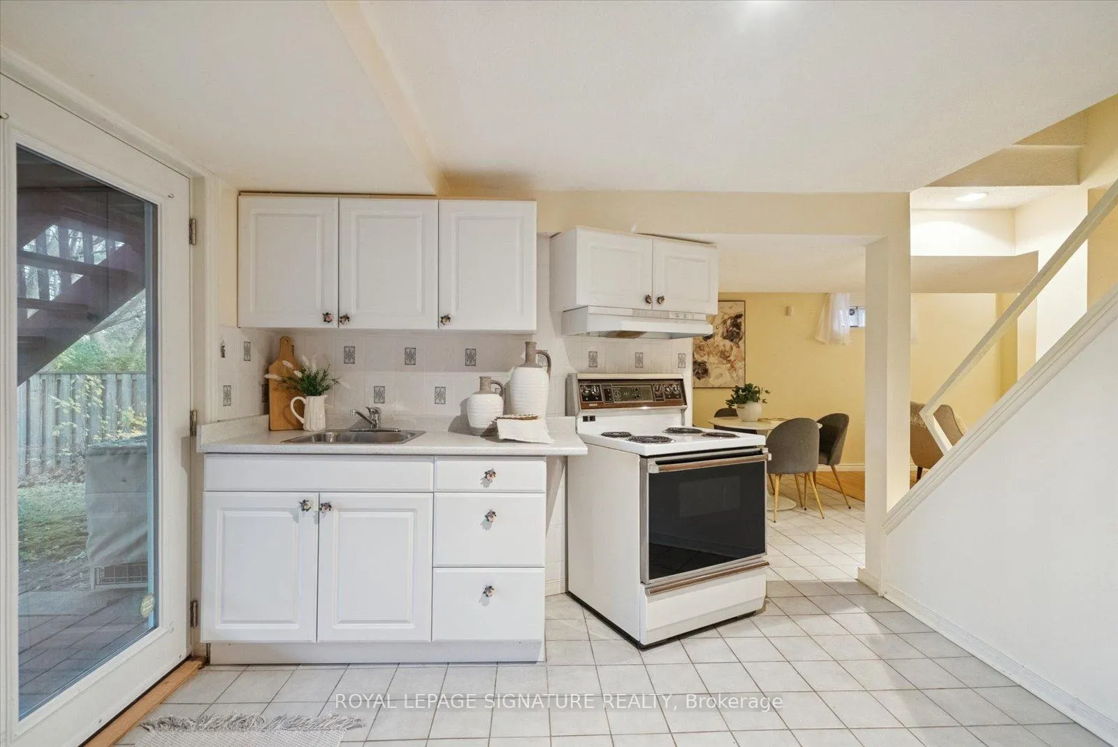 Photo 33 of 2015 Lynn Heights Drive, Pickering, Liverpool — HOMEH