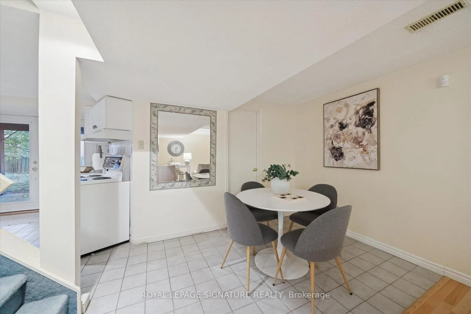 Photo 34 of 2015 Lynn Heights Drive, Pickering, Liverpool — HOMEH