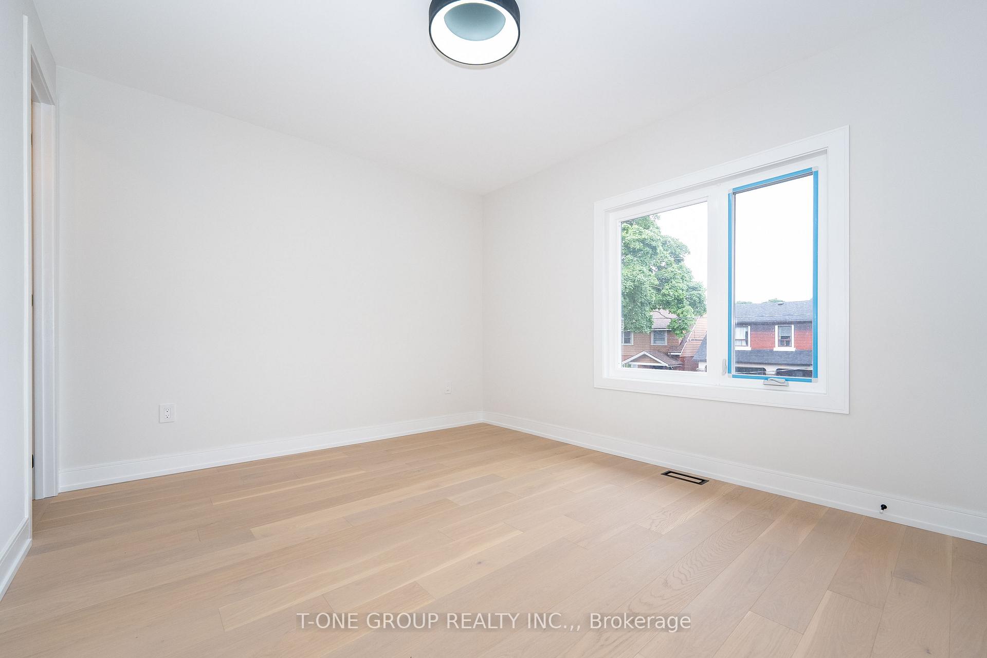 Photo 22 of 68 Harris Avenue, Toronto, East End-Danforth — HOMEH