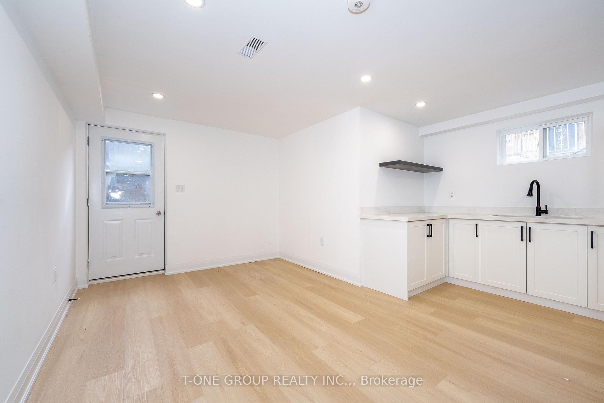 Photo 27 of 68 Harris Avenue, Toronto, East End-Danforth — HOMEH