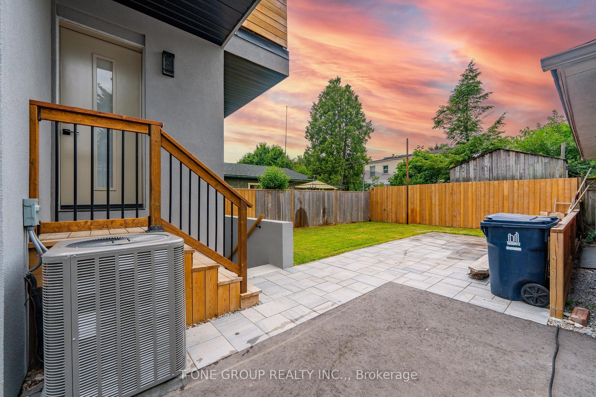Photo 34 of 68 Harris Avenue, Toronto, East End-Danforth — HOMEH