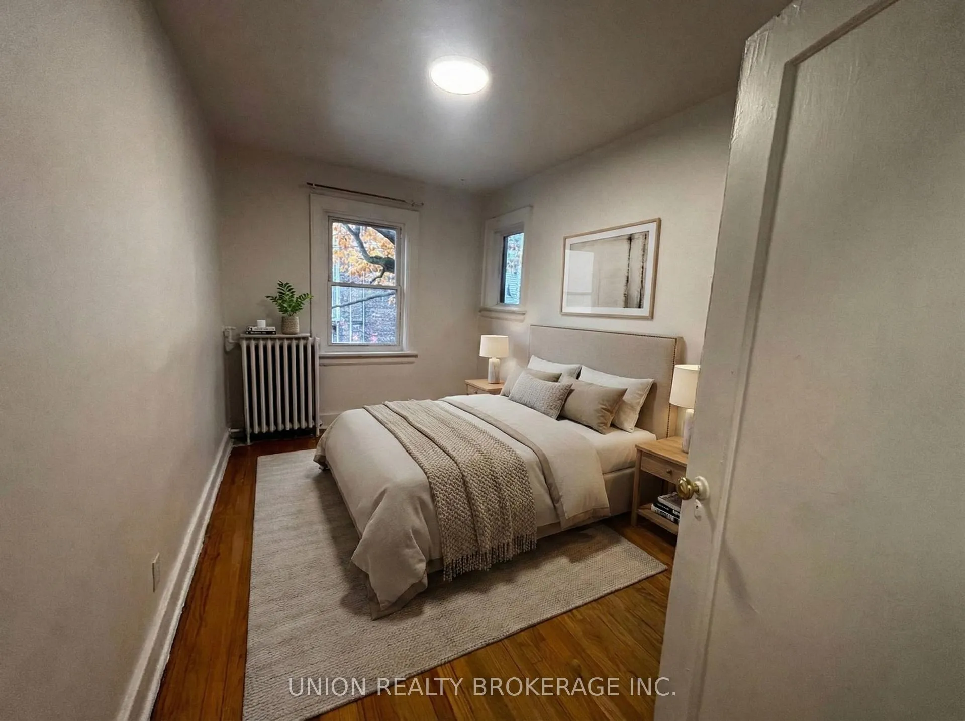 Photo 5 of Unit 301, 2405 Queen Street, Toronto, The Beaches — HOMEH