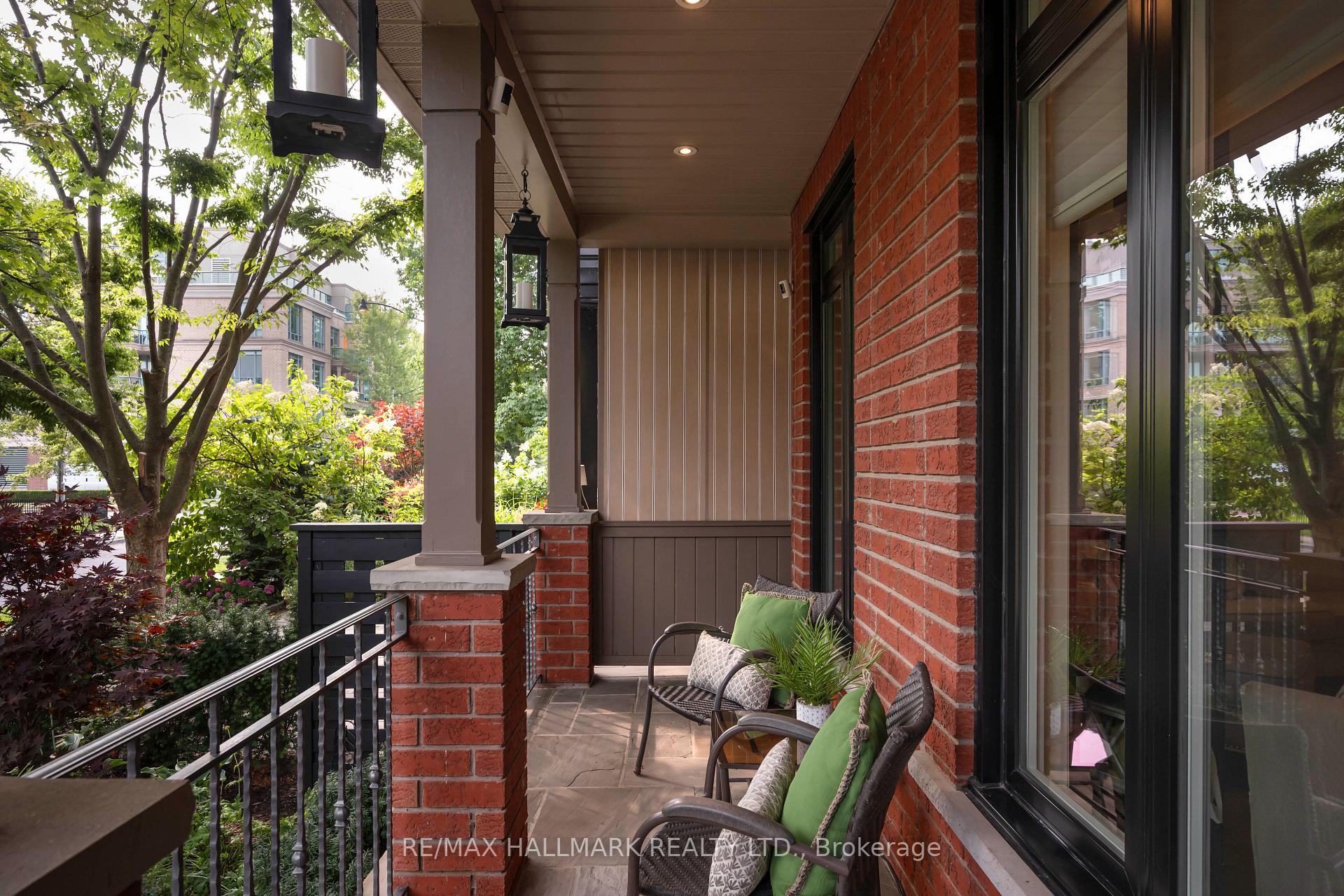 Photo 3 of 26 Winners Circle, Toronto, The Beaches — HOMEH