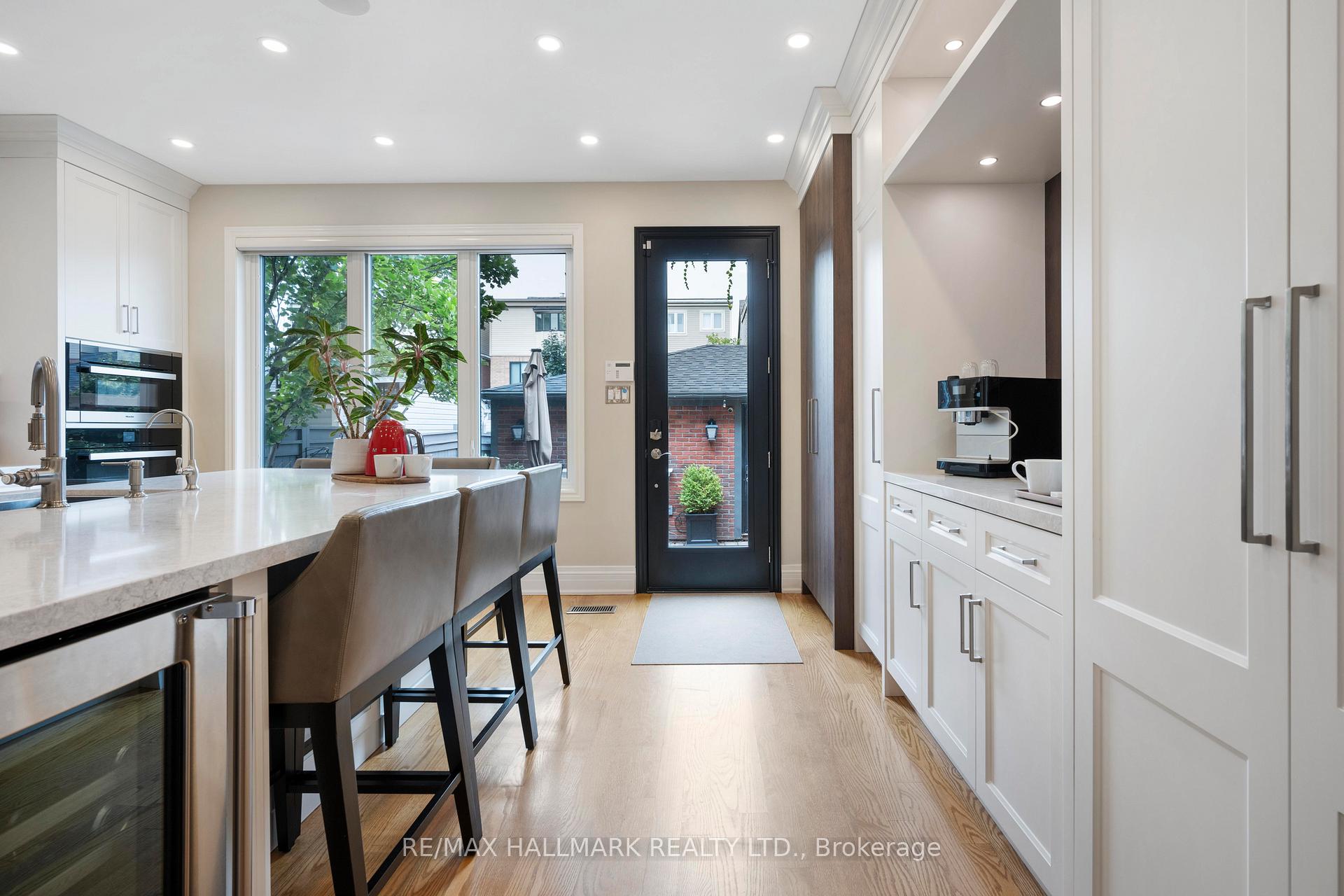 Photo 11 of 26 Winners Circle, Toronto, The Beaches — HOMEH