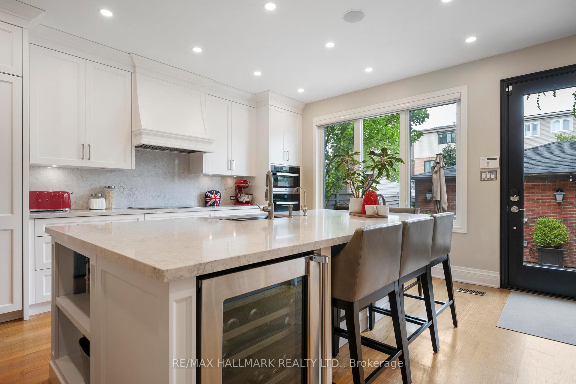 Photo 12 of 26 Winners Circle, Toronto, The Beaches — HOMEH