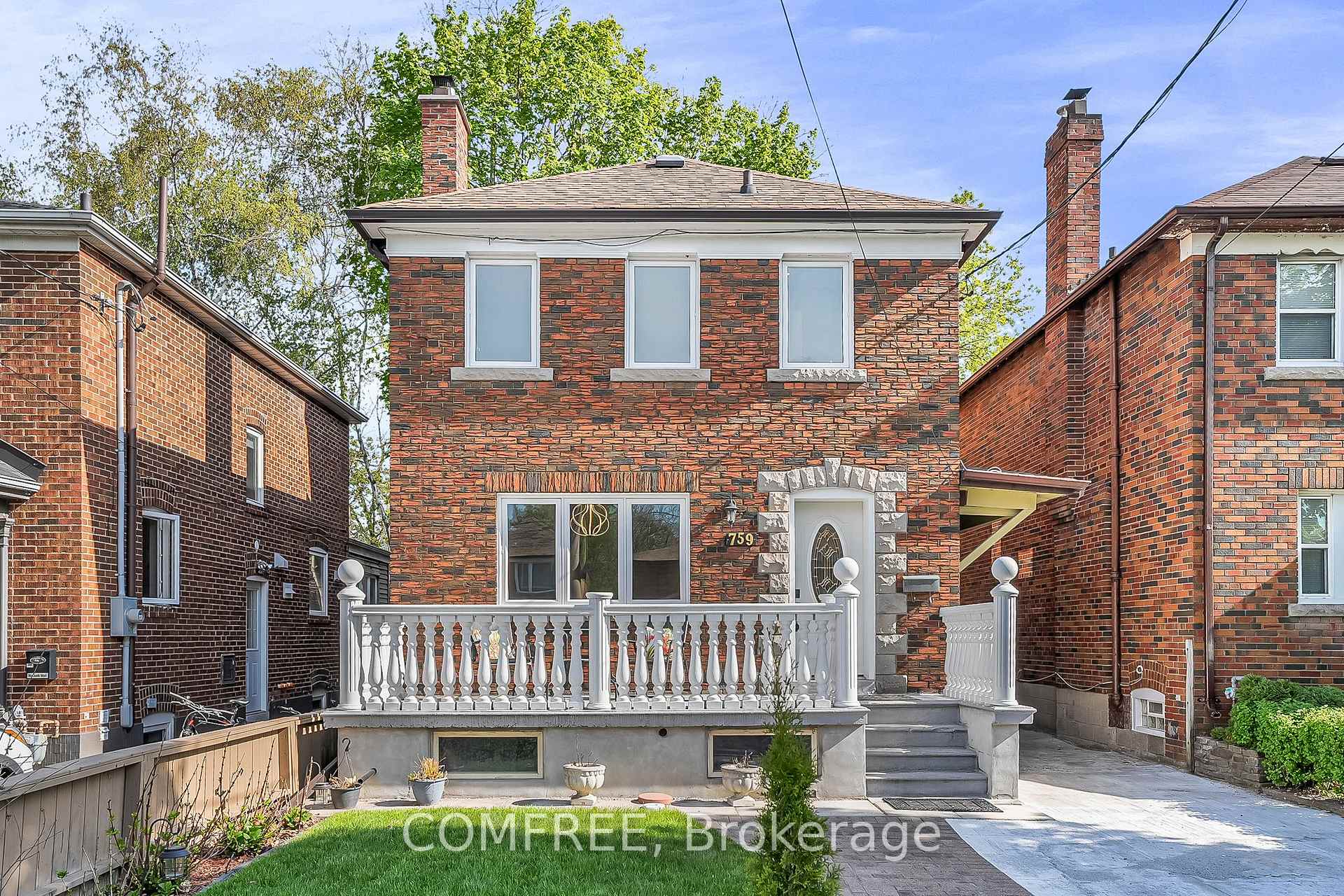 Front of 759 Eglinton Avenue E