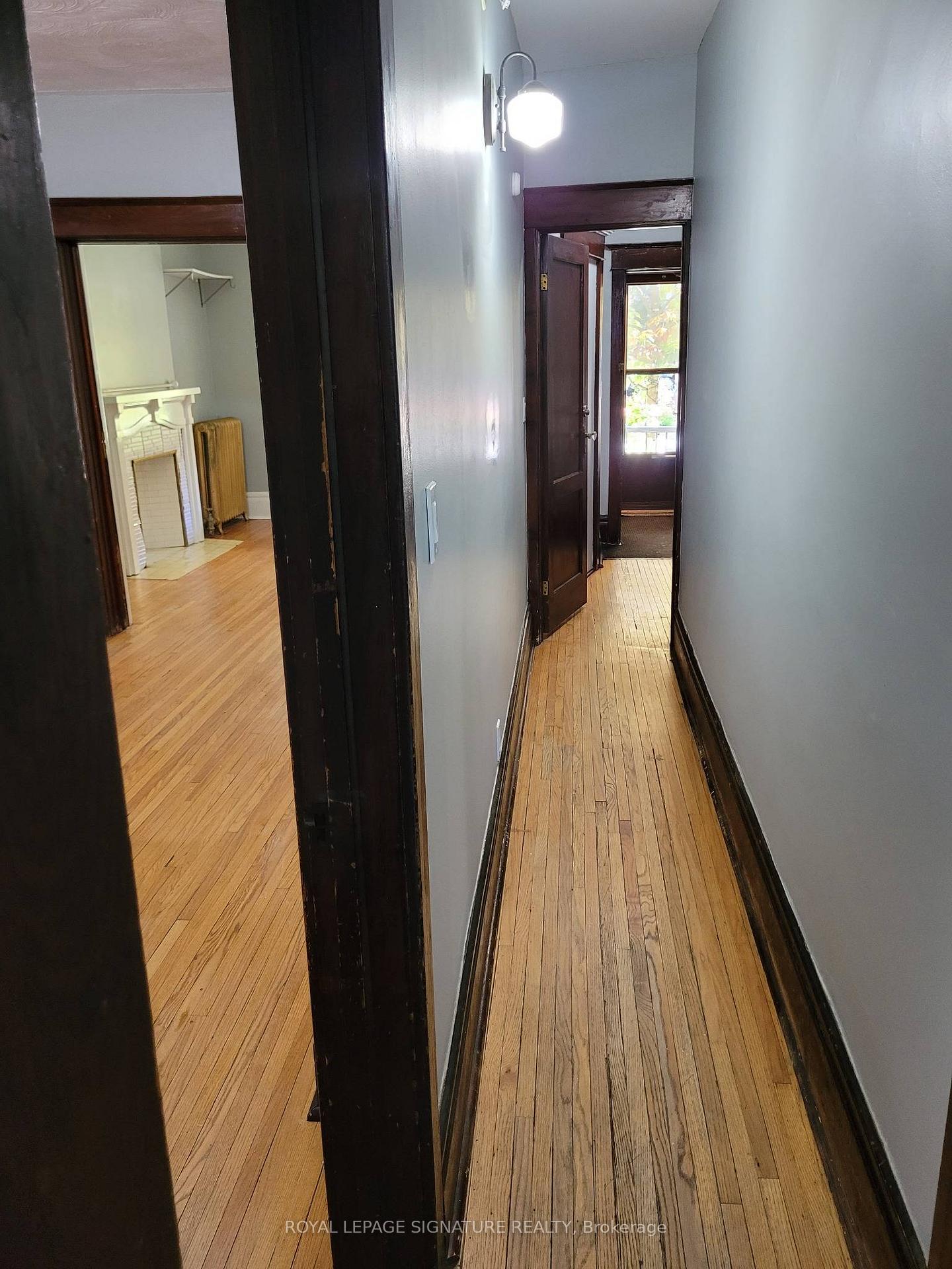 Photo 4 of Unit Main Floor, 20 Scarborough Road, Toronto, The Beaches — HOMEH