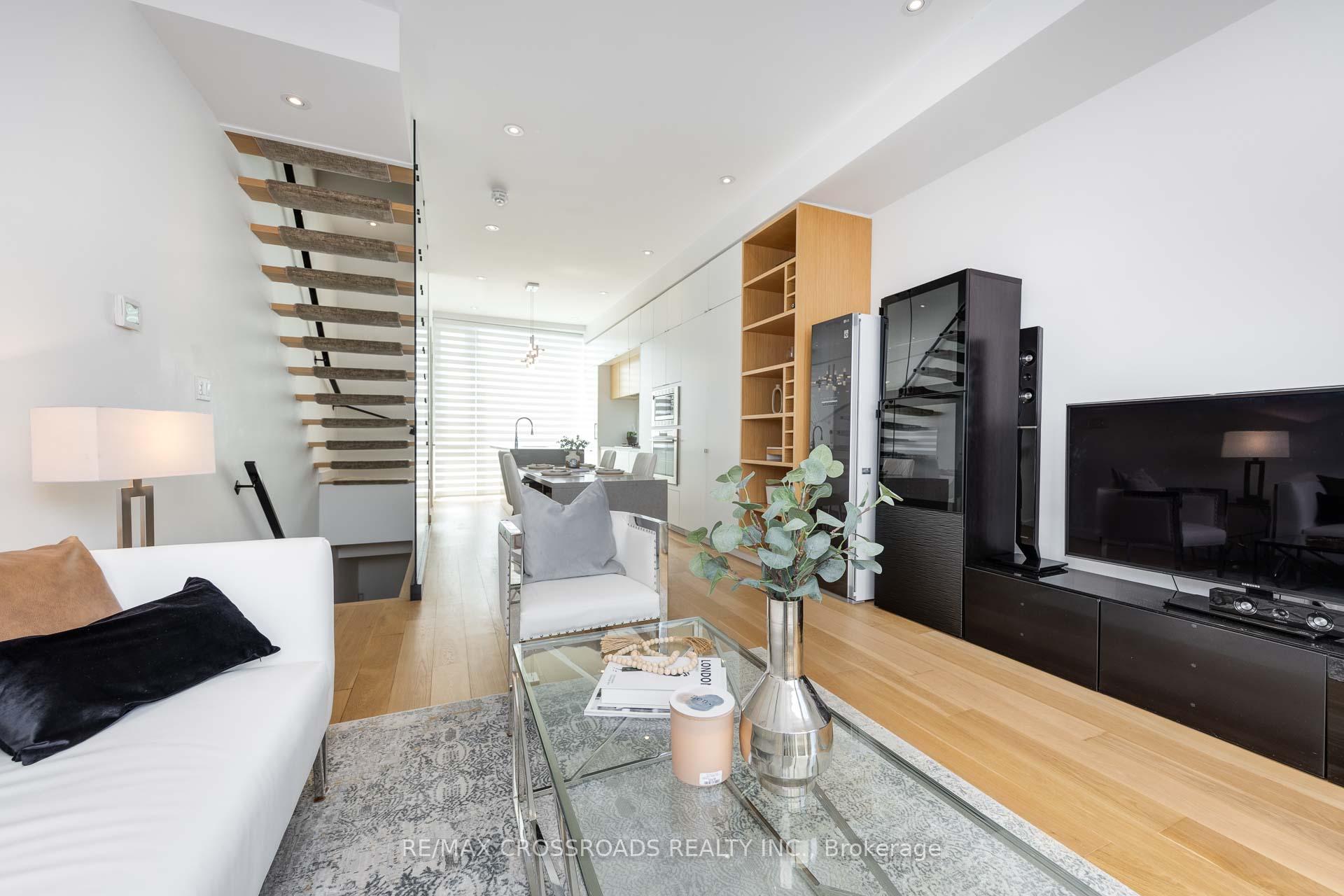 Photo 2 of 536A Eglinton Avenue E, Toronto, Mount Pleasant East — HOMEH