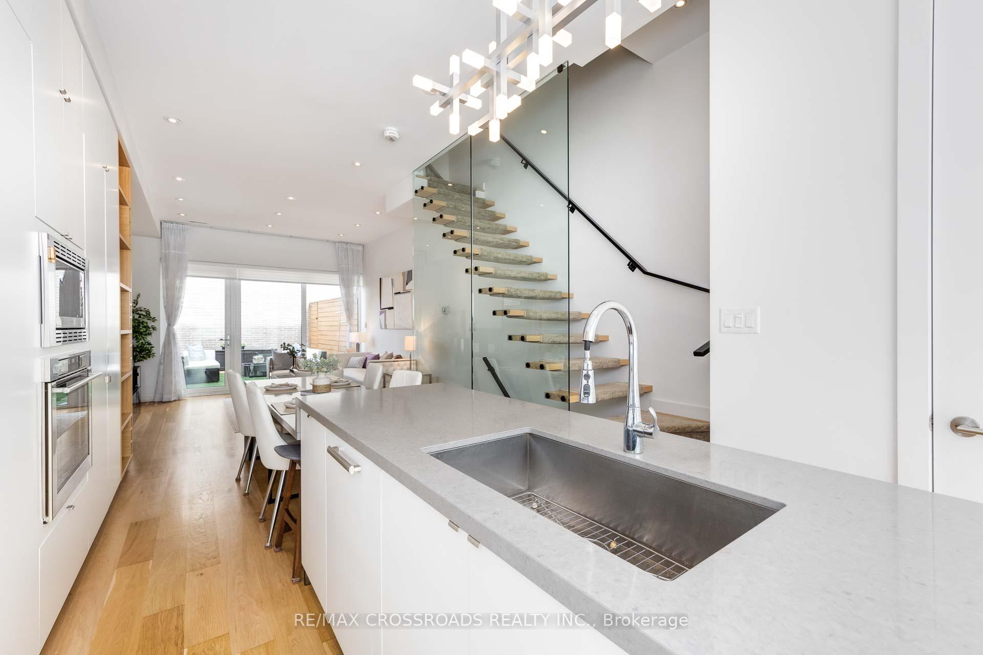 Photo 3 of 536A Eglinton Avenue E, Toronto, Mount Pleasant East — HOMEH