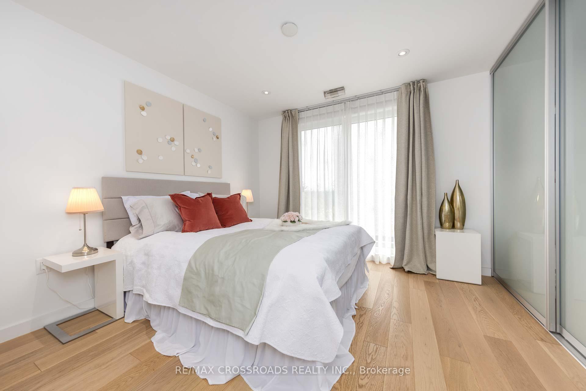 Photo 35 of 536A Eglinton Avenue E, Toronto, Mount Pleasant East — HOMEH