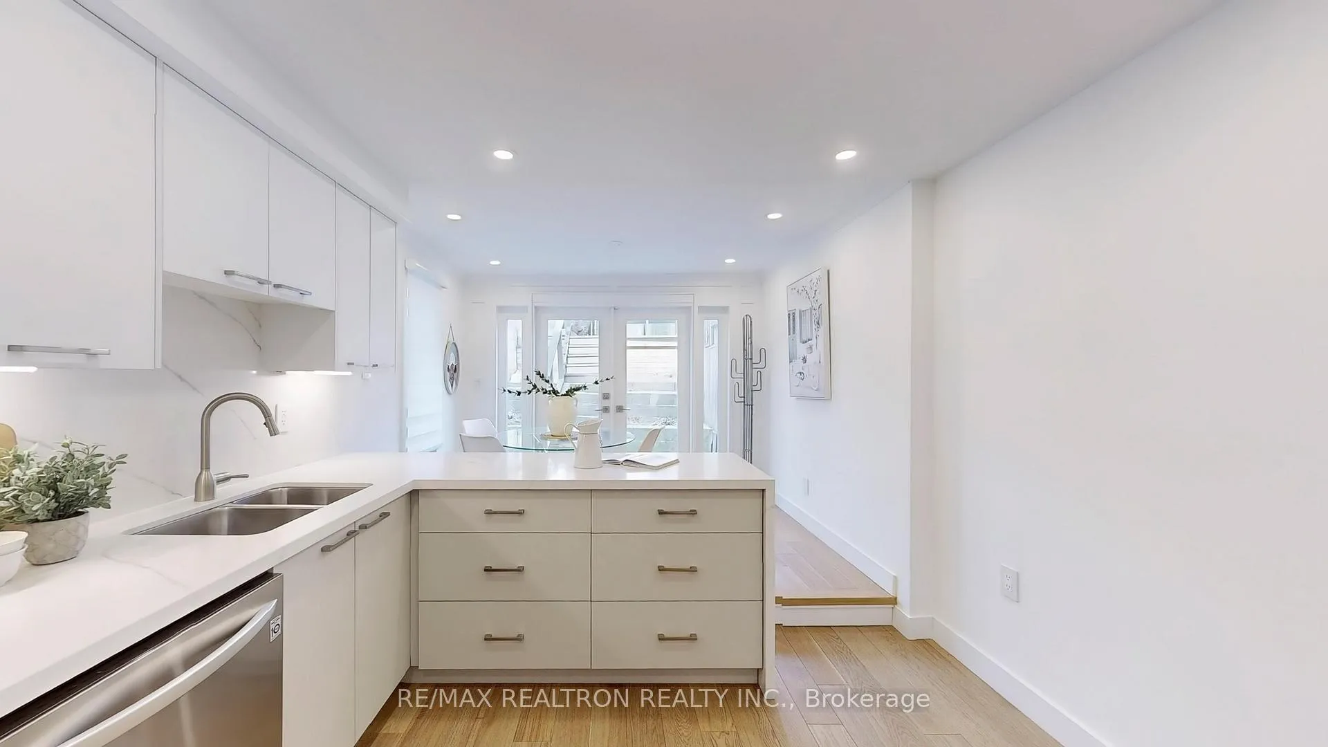 Photo 17 of 92 Walpole Avenue, Toronto, Greenwood-Coxwell — HOMEH