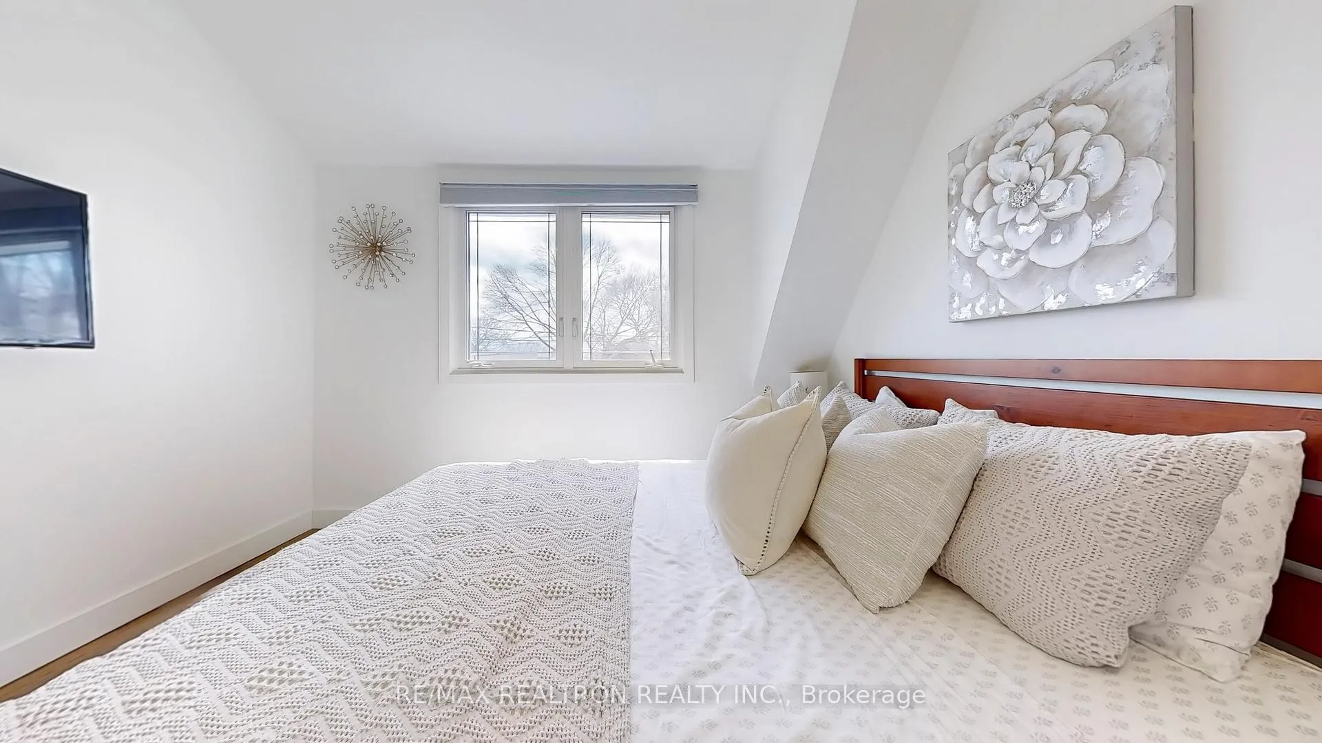 Photo 24 of 92 Walpole Avenue, Toronto, Greenwood-Coxwell — HOMEH