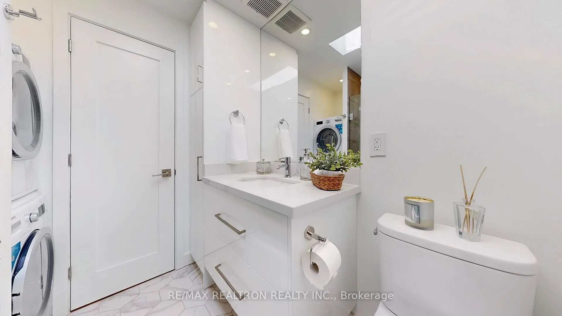 Photo 31 of 92 Walpole Avenue, Toronto, Greenwood-Coxwell — HOMEH