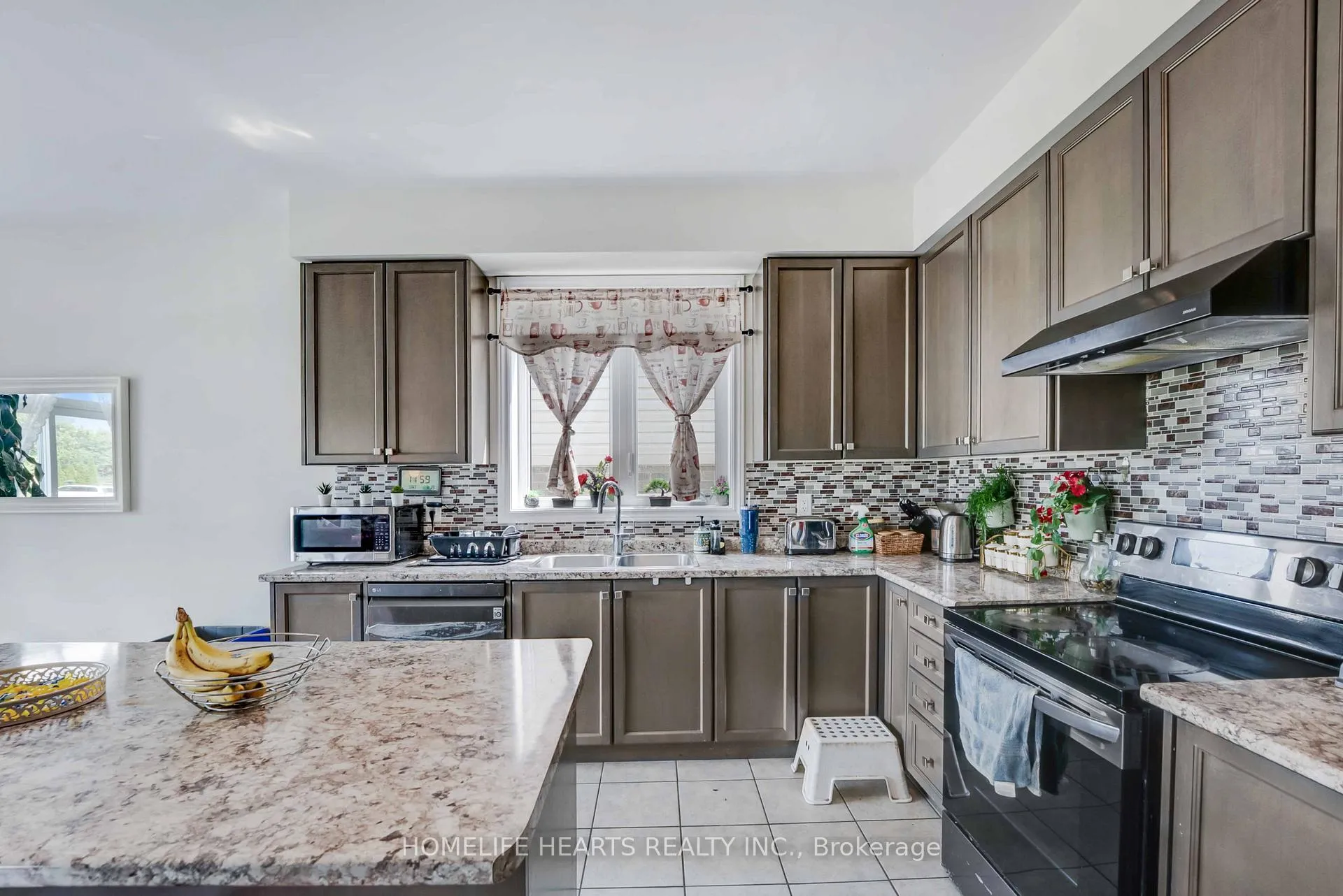 Photo 15 of 36 Esther Crescent, Thorold, Hurricane/Merrittville — HOMEH