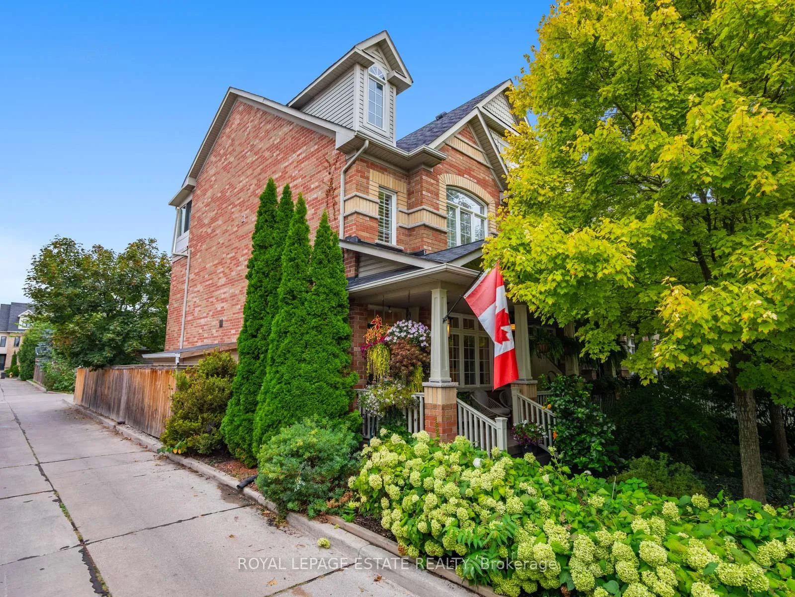 Photo 1 of 18 Crossovers Street, Toronto, The Beaches — HOMEH