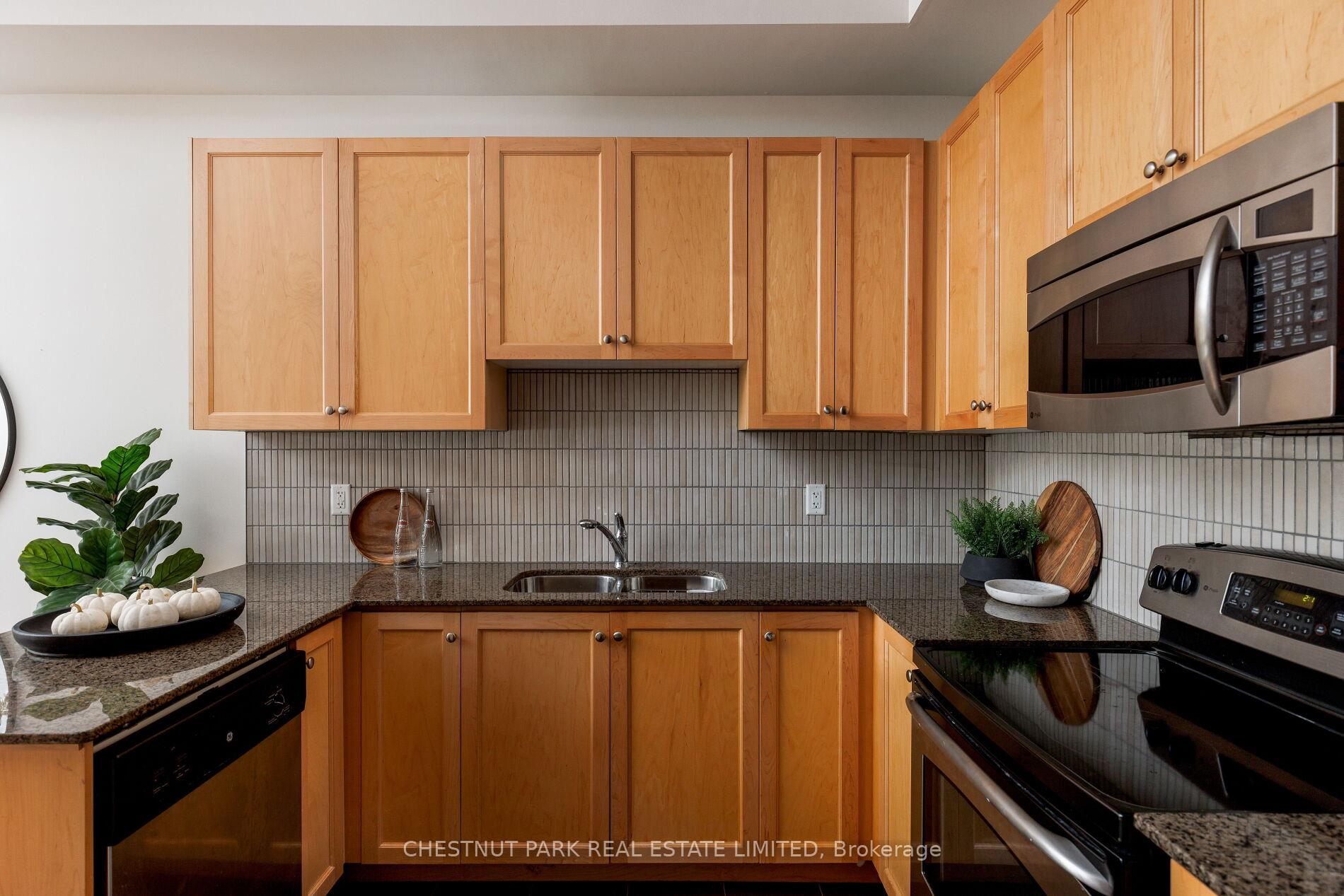 Photo 10 of 53 Connaught Avenue, Toronto, Greenwood-Coxwell — HOMEH
