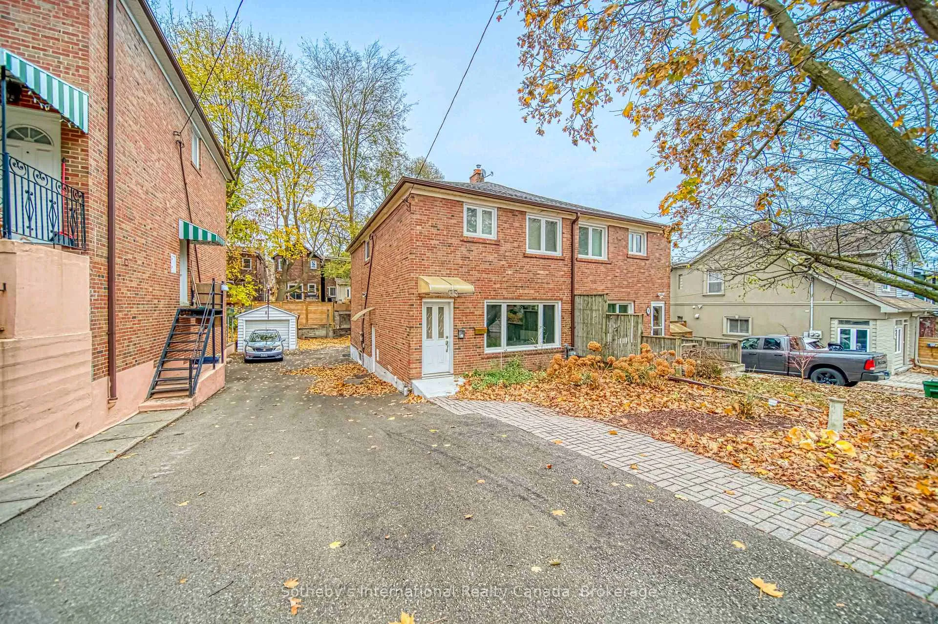 Front of Unit Lower, 35 Bellhaven Road